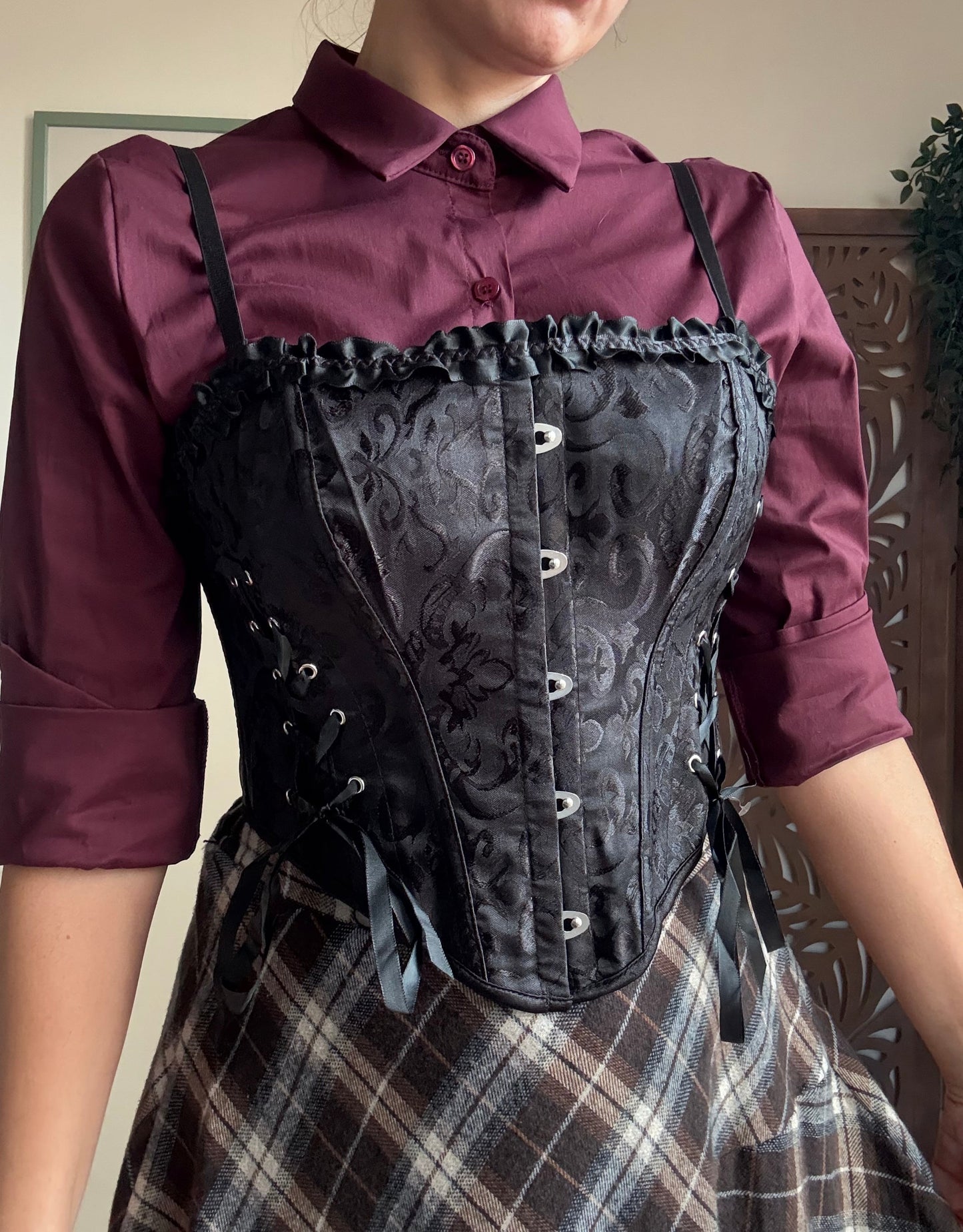 Corsetto Dark Bloom in raso jacquard nero con spalline