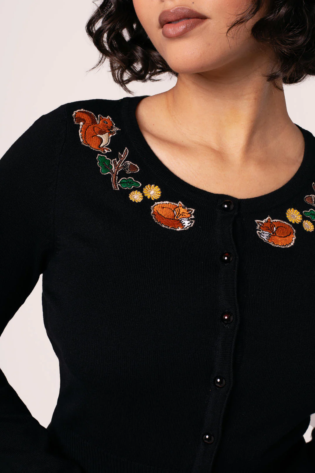Chester cardigan nero con volpi e scoiattoli