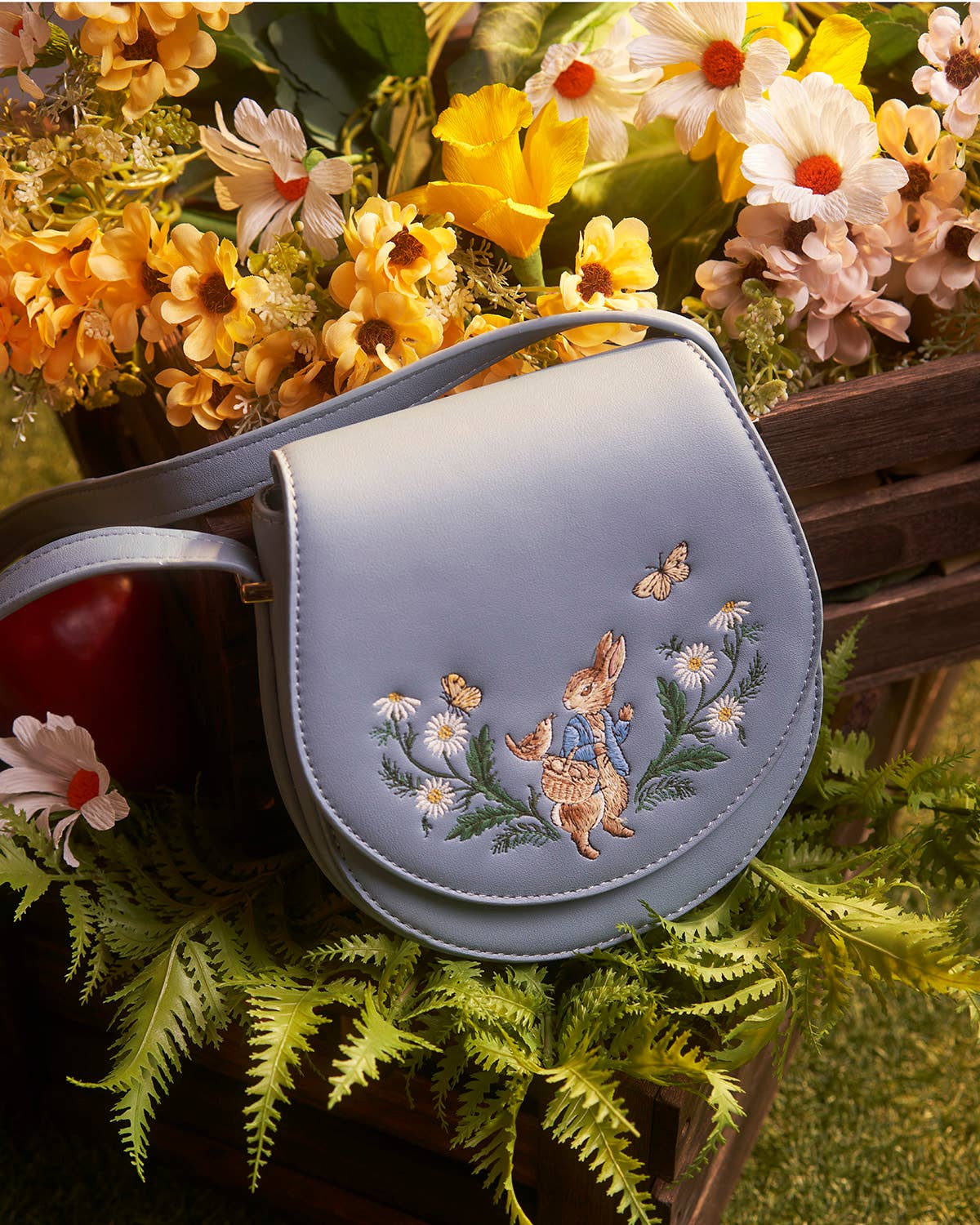 Fable England x Peter Rabbit Borsa a sella blu ricamata