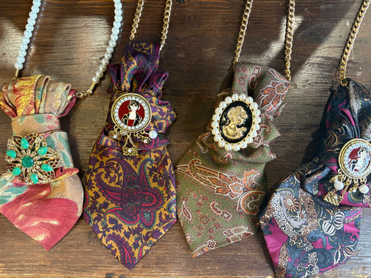 Collane gioiello handmade realizzate con cravatte vintage