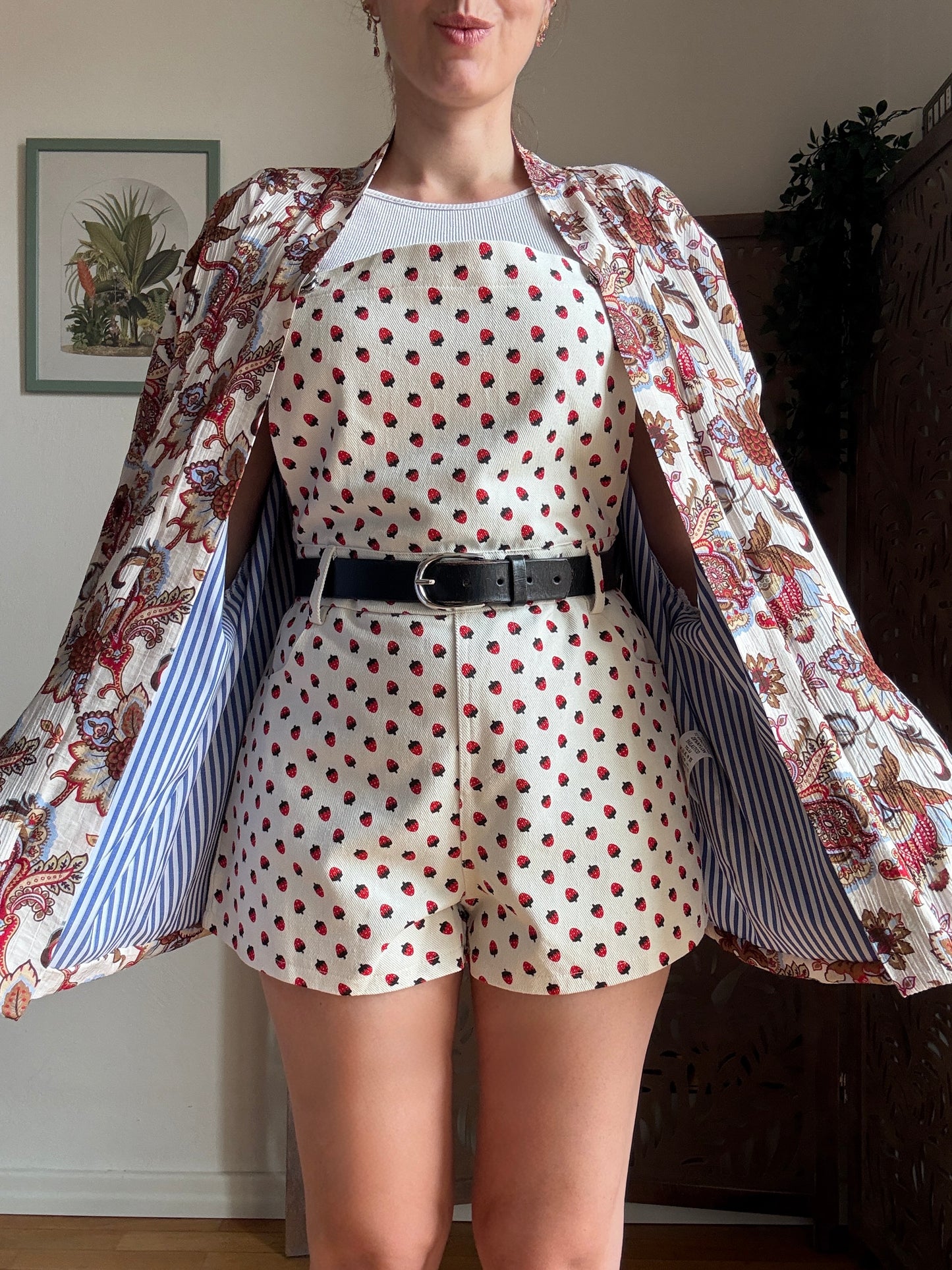 Salopette Corta in Cotone con Fragole – Strawberry Summer