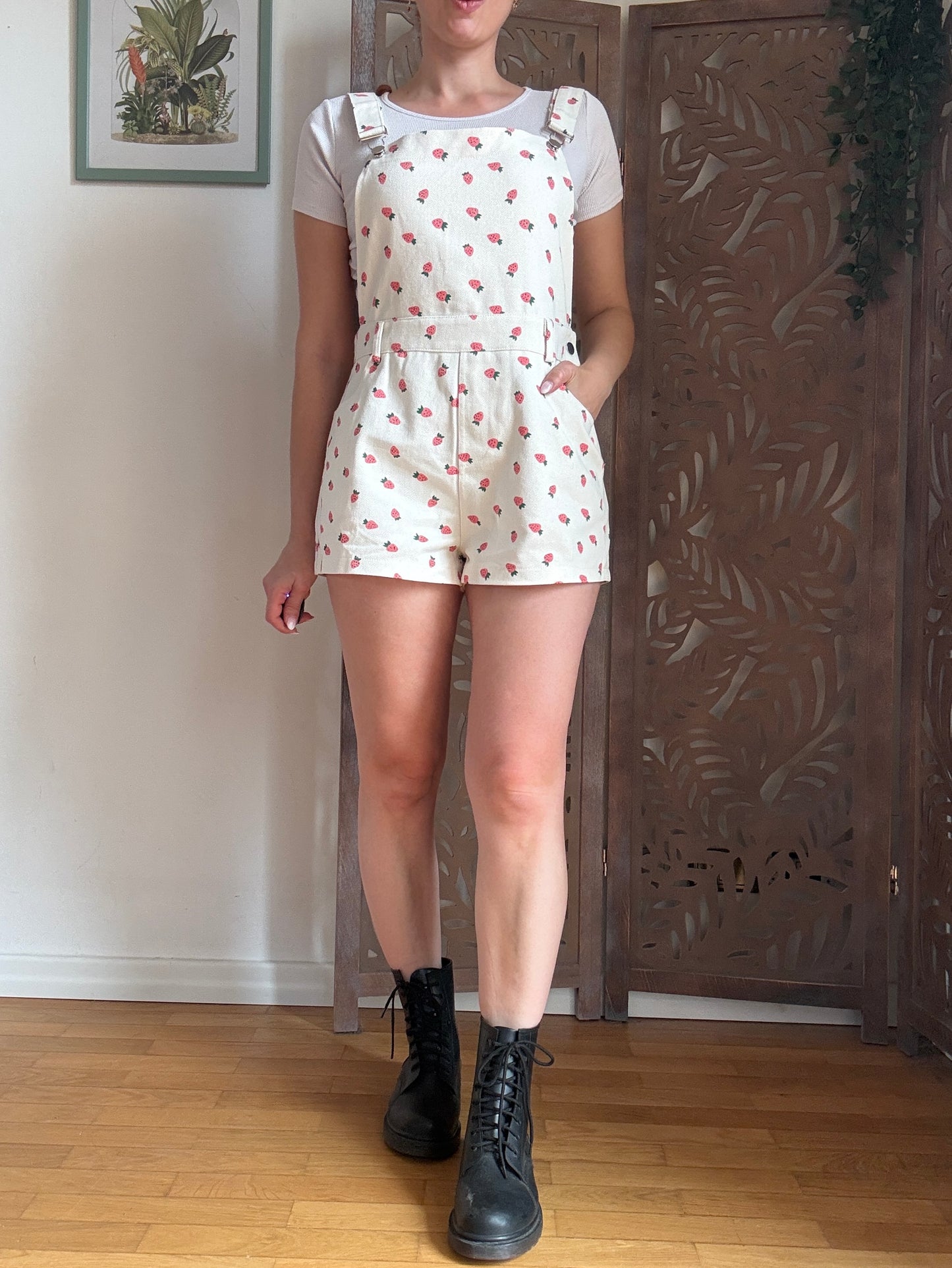 Salopette Corta in Cotone con Fragole – Strawberry Summer