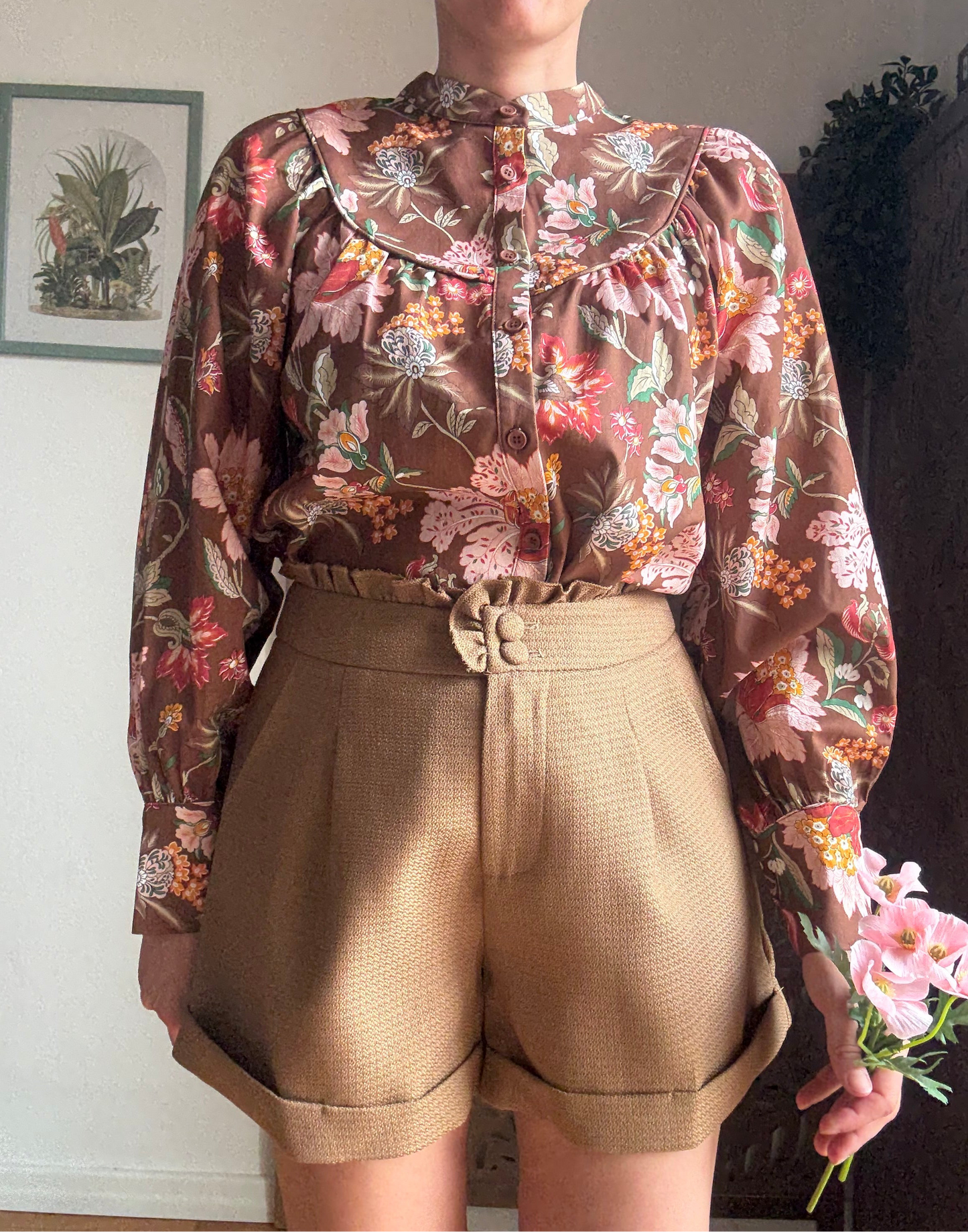 Short a revers con volant camel