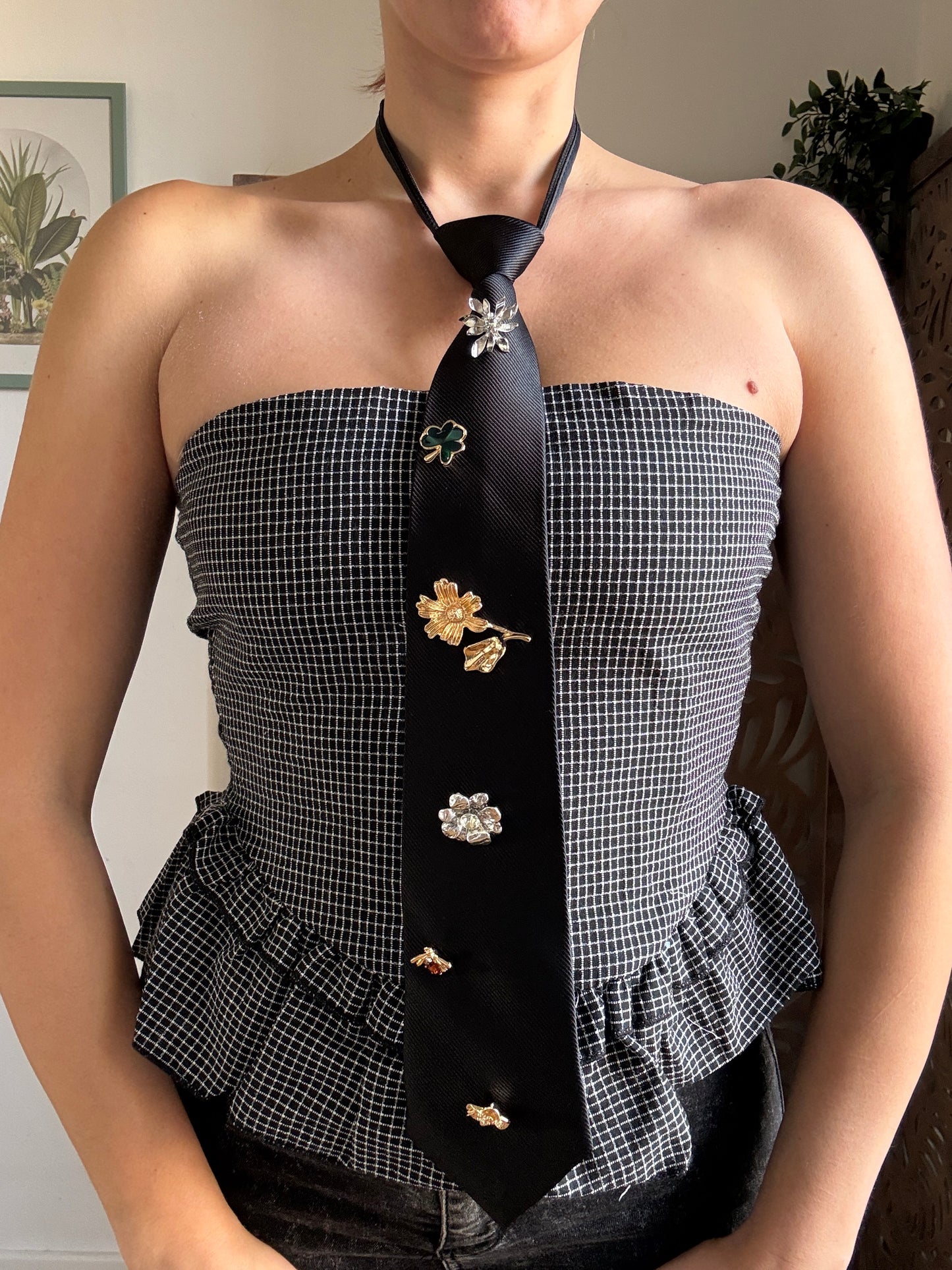 Punk-Chic Charm Tie - Cravatta Gioiello con Spille