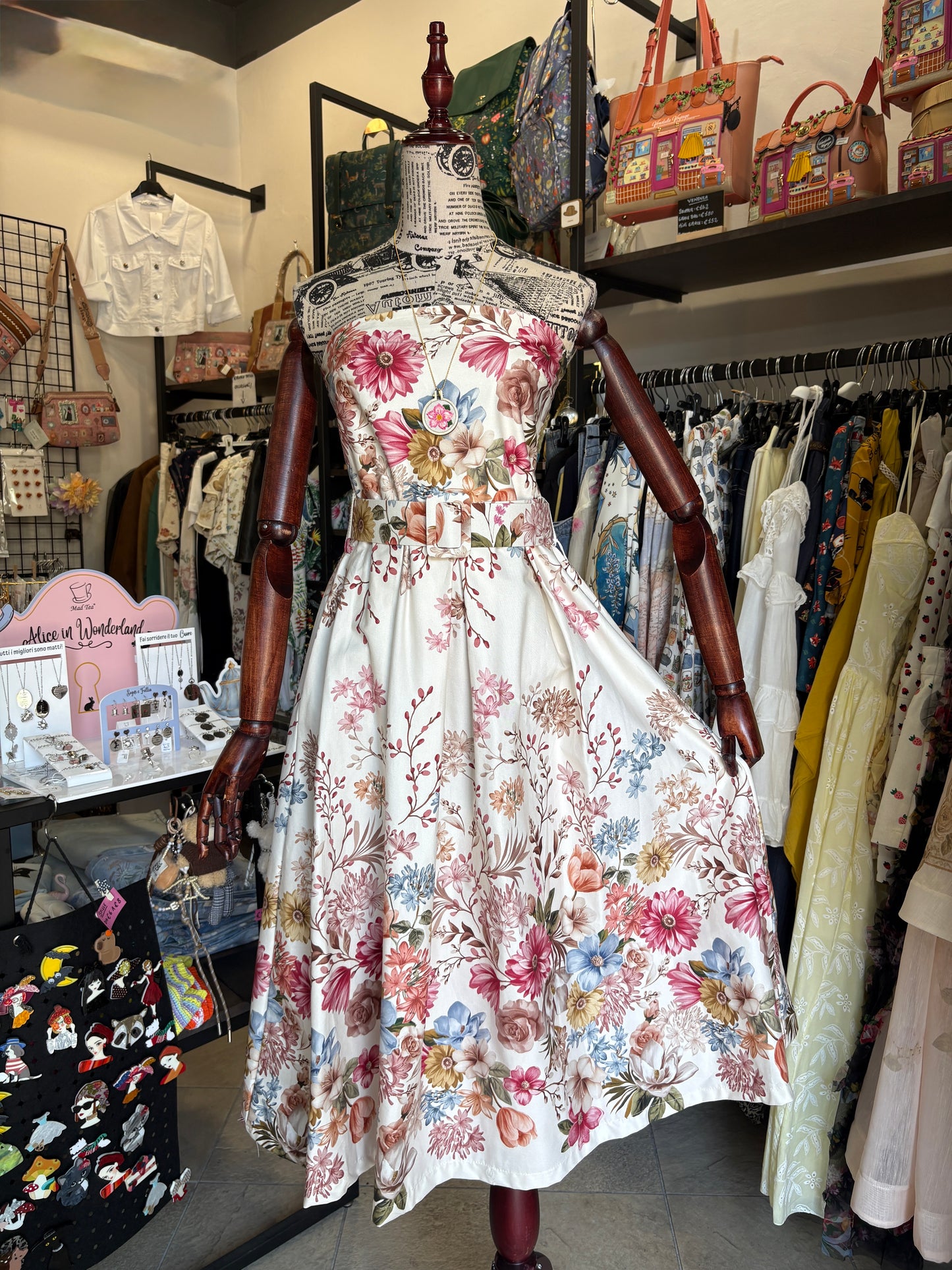 Vestito Midi Floreale in Cotone Bianco – Eleganza Rétro e Fascino Romantico