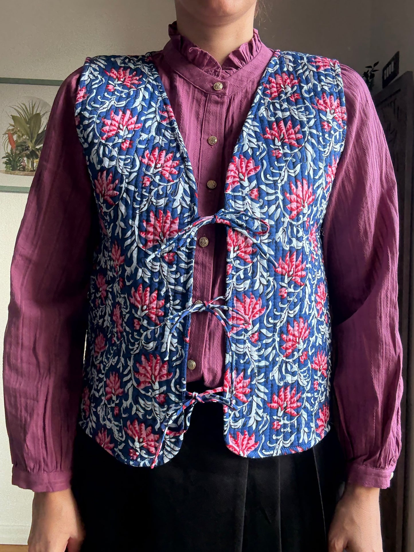 Gilet boho indiano in 100% cotone trapuntato con motivo floreale