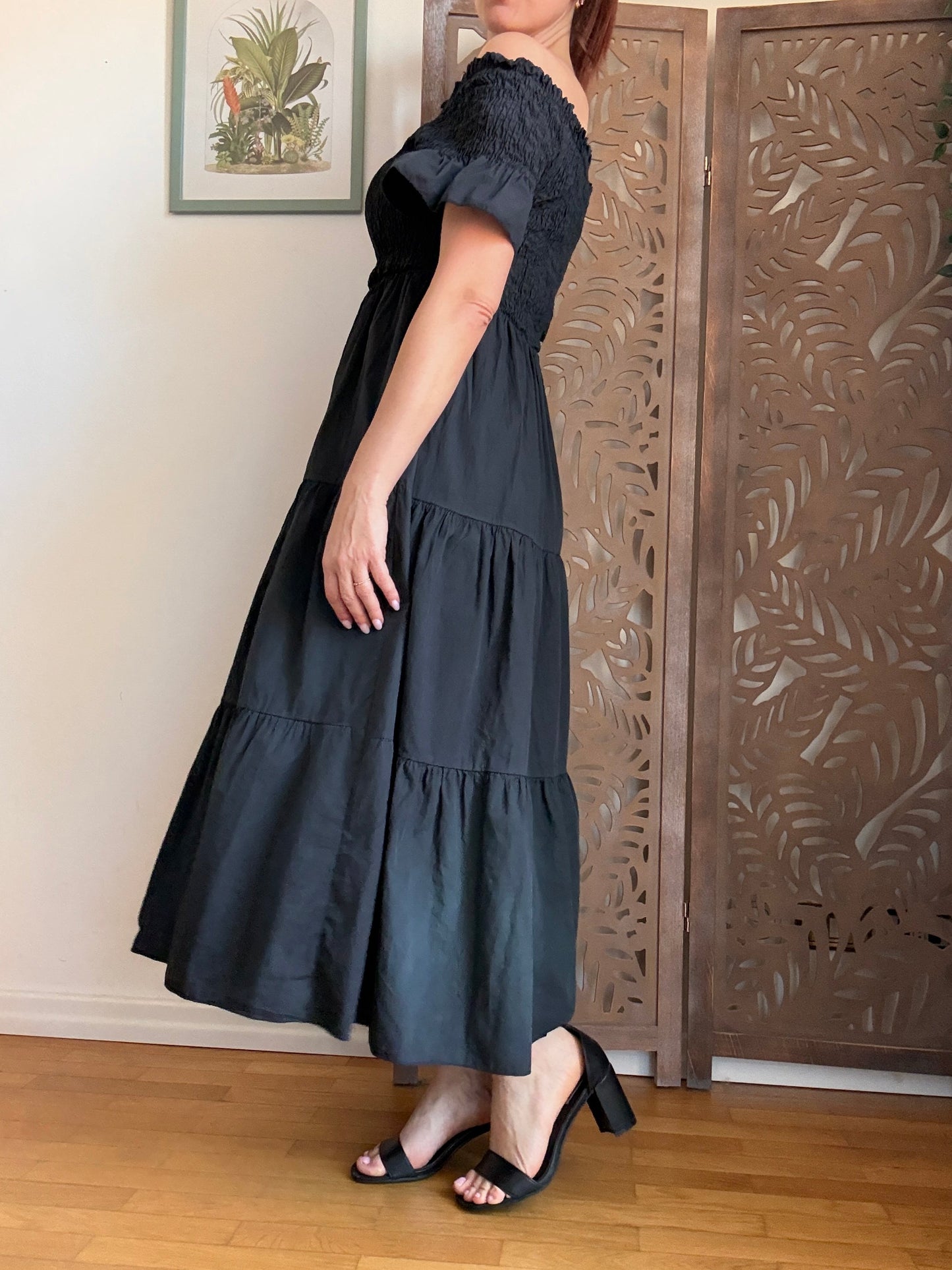 Vestito Lungo Balze in Cotone con Scollo a Barca e Corpetto Elastico - In 2 Colori