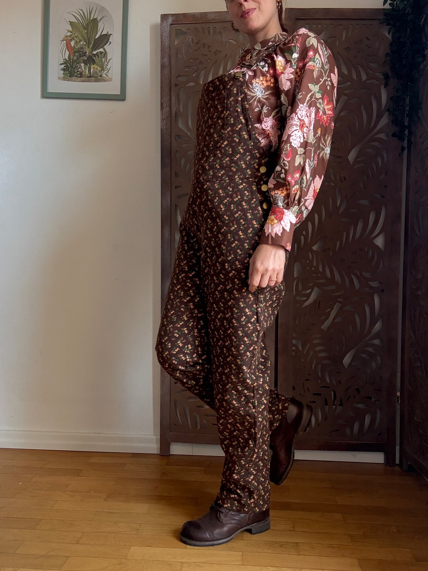 Salopette lunga in jeans marrone floreale gamba dritta