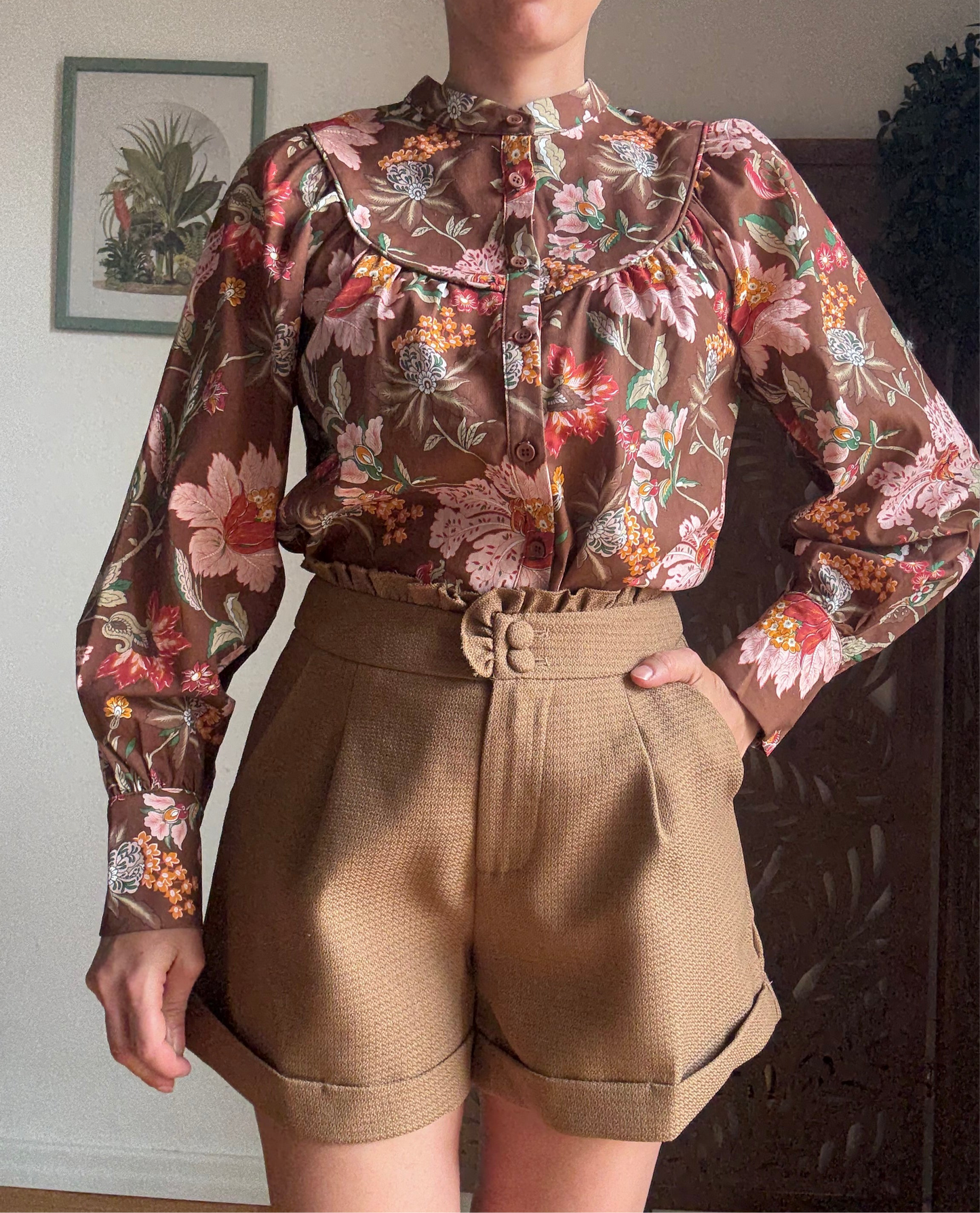 Short a revers con volant camel