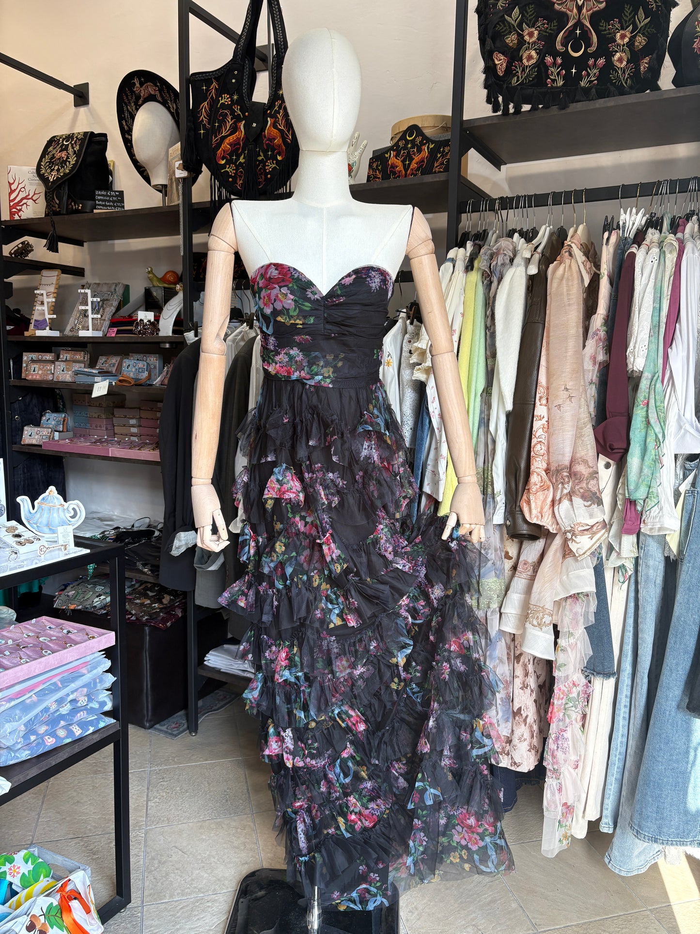 Abito Maxi "Spring Bloom" in Tulle a Balze - Nero con Scollo a Cuore