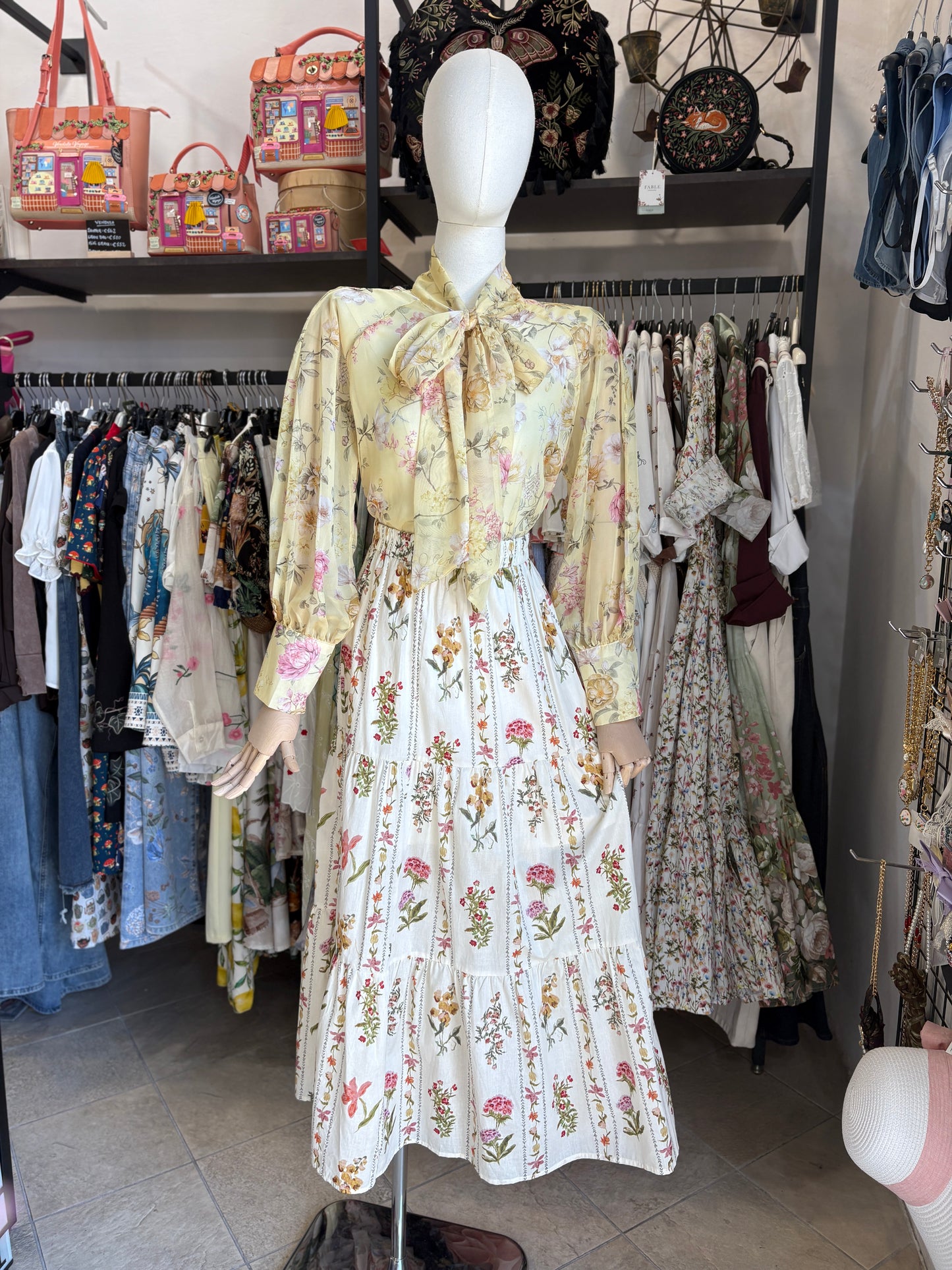 Camicetta in Chiffon Floreale con Fiocco al Collo - in 3 Colori