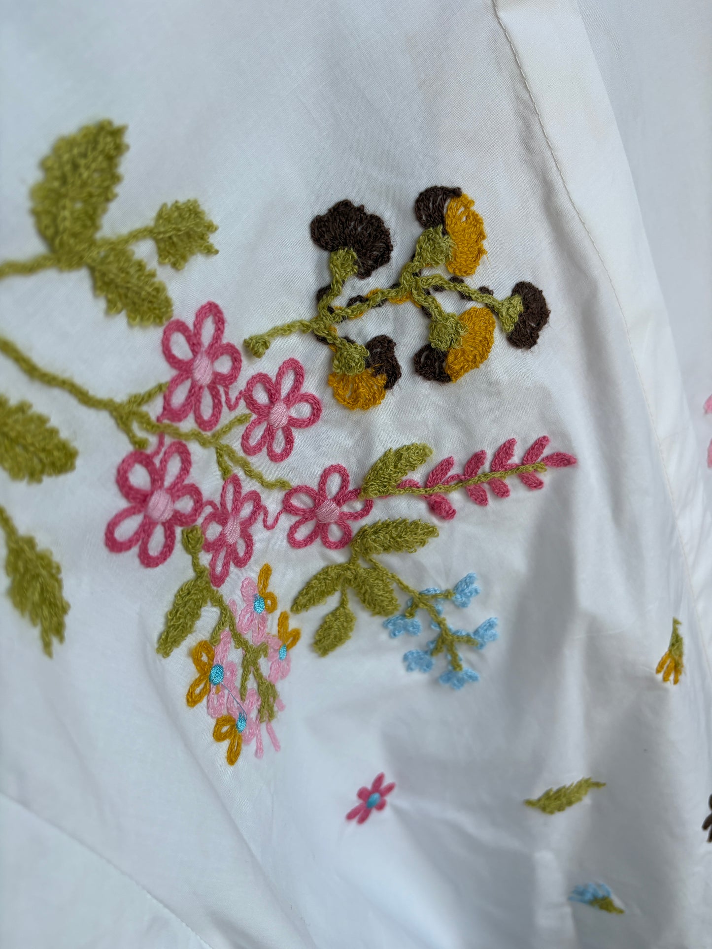 Camicia Oversize in Cotone con Ricami Floreali