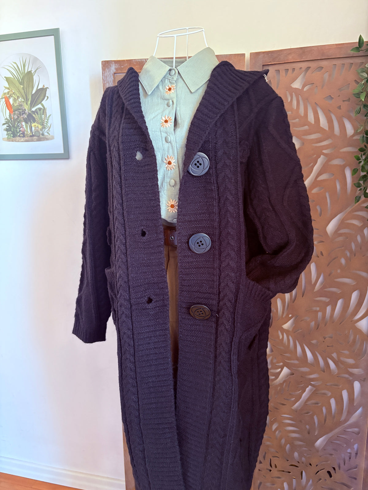 Cardigan lungo a trecce con cappuccio e rose in maglia - In 3 colori