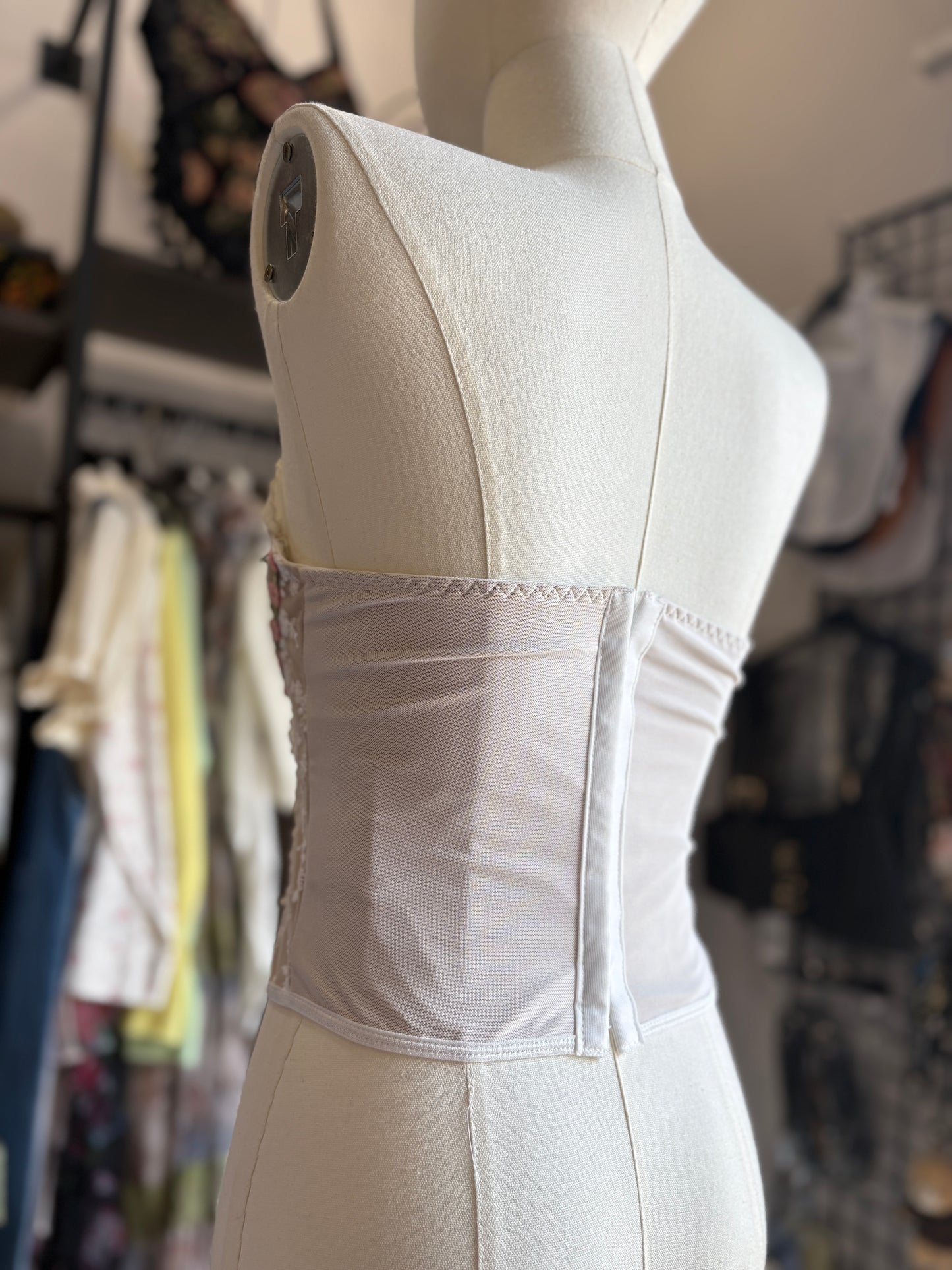 Corsetto Bustier "Fioritura Romantica" in Tulle Ricamato