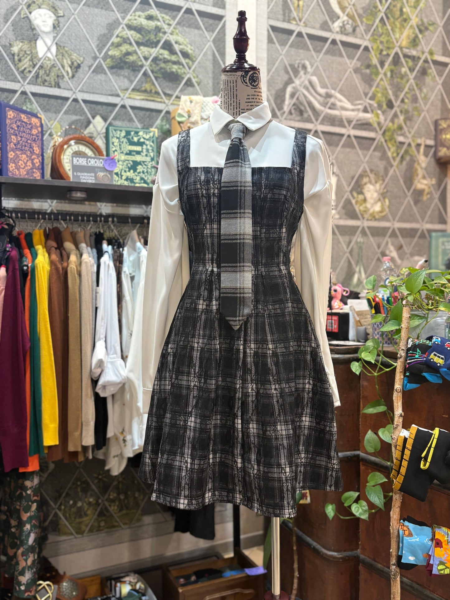 Abito pinafore Gothic Lace & Tartan in 2 colori - Stile Dark Academia