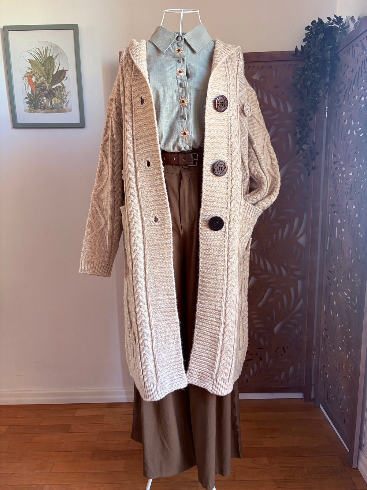 Cardigan lungo a trecce con cappuccio e rose in maglia - In 3 colori