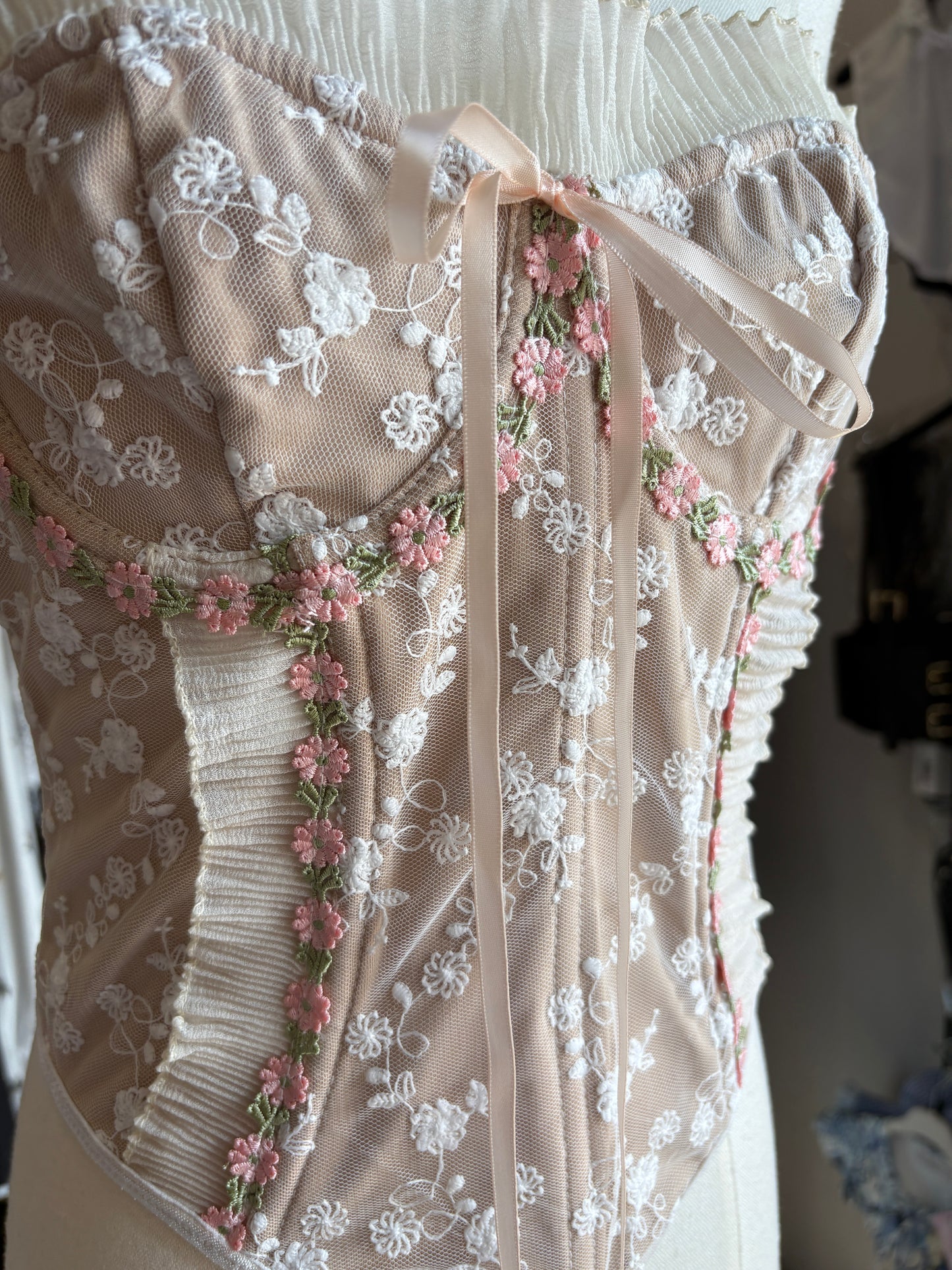 Corsetto Bustier "Fioritura Romantica" in Tulle Ricamato