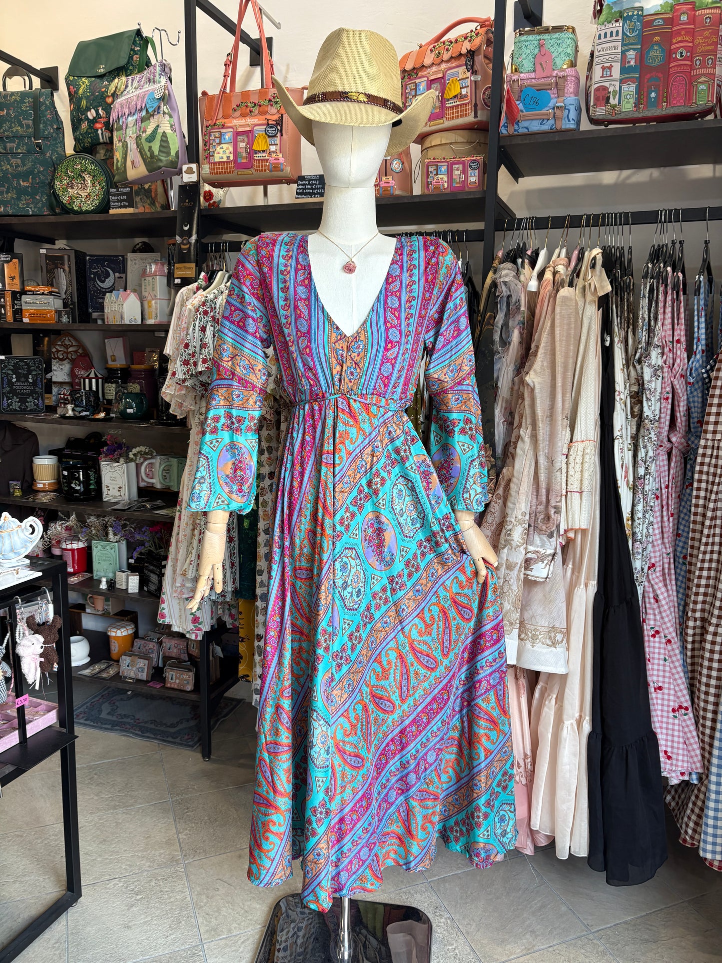 Abito Lungo Stile Indiano Boho-Chic – Vestito Maxi con Schiena Scoperta e Maniche a Campana (Disponibile in 3 Varianti Colore)
