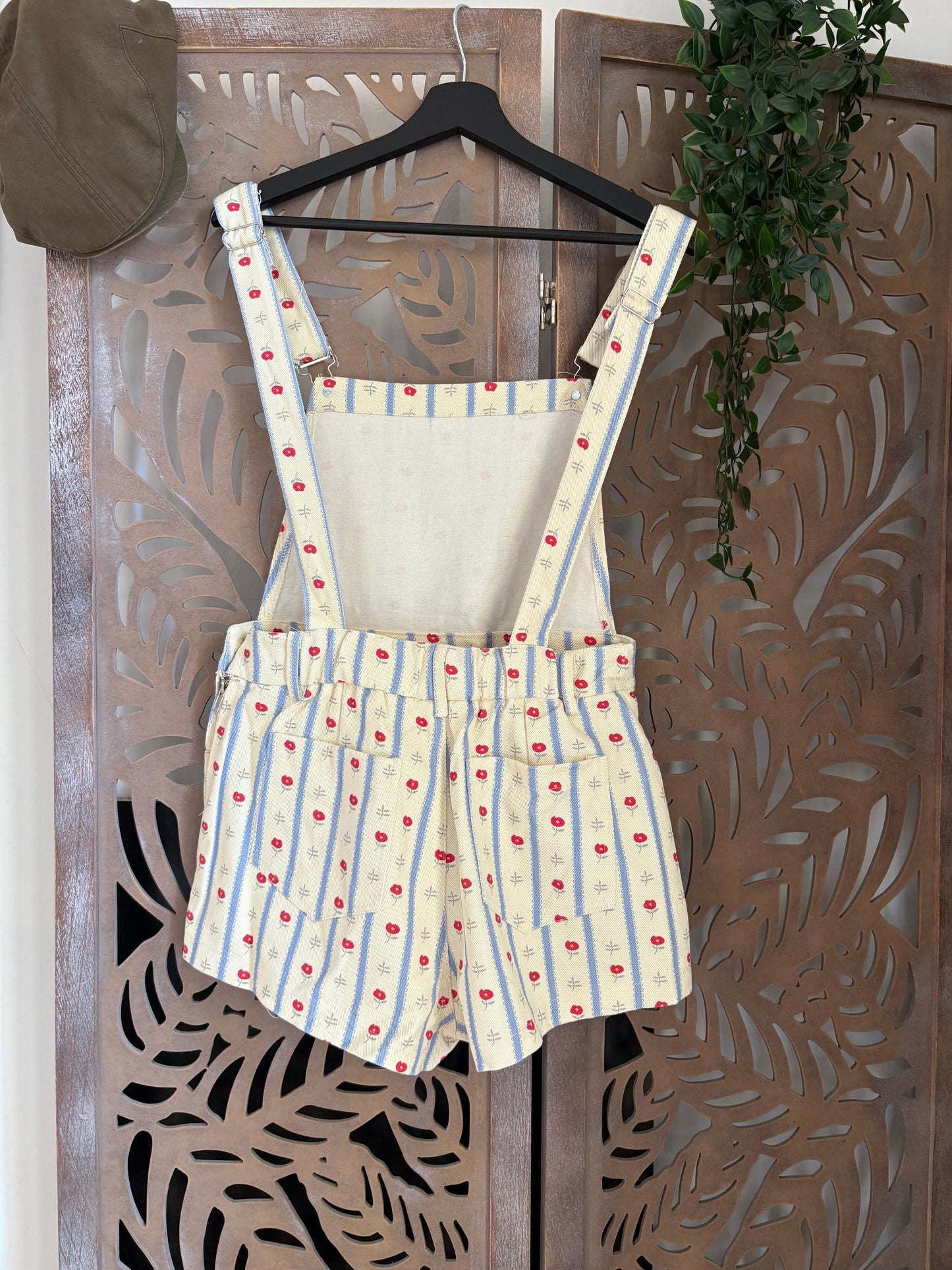 Salopette in cotone con shorts in 6 fantasie