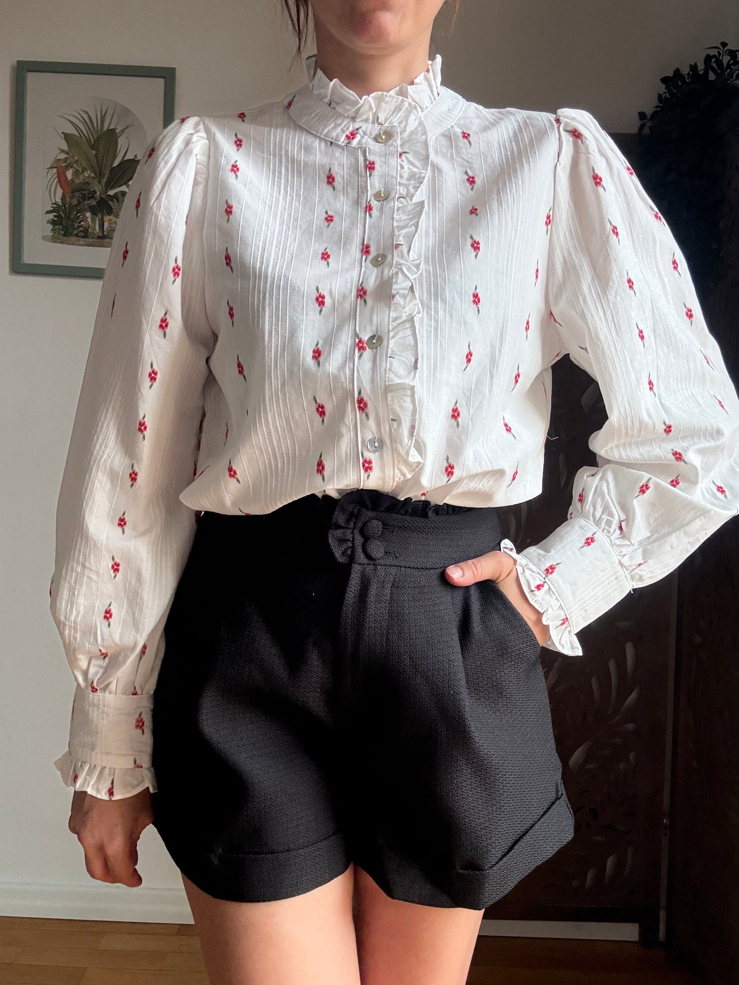 Short a revers con volant neri