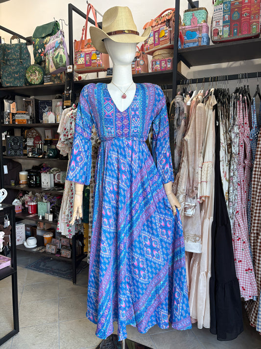Abito Lungo Stile Indiano Boho-Chic – Vestito Maxi con Schiena Scoperta e Maniche a Campana (Disponibile in 2 Varianti Colore)