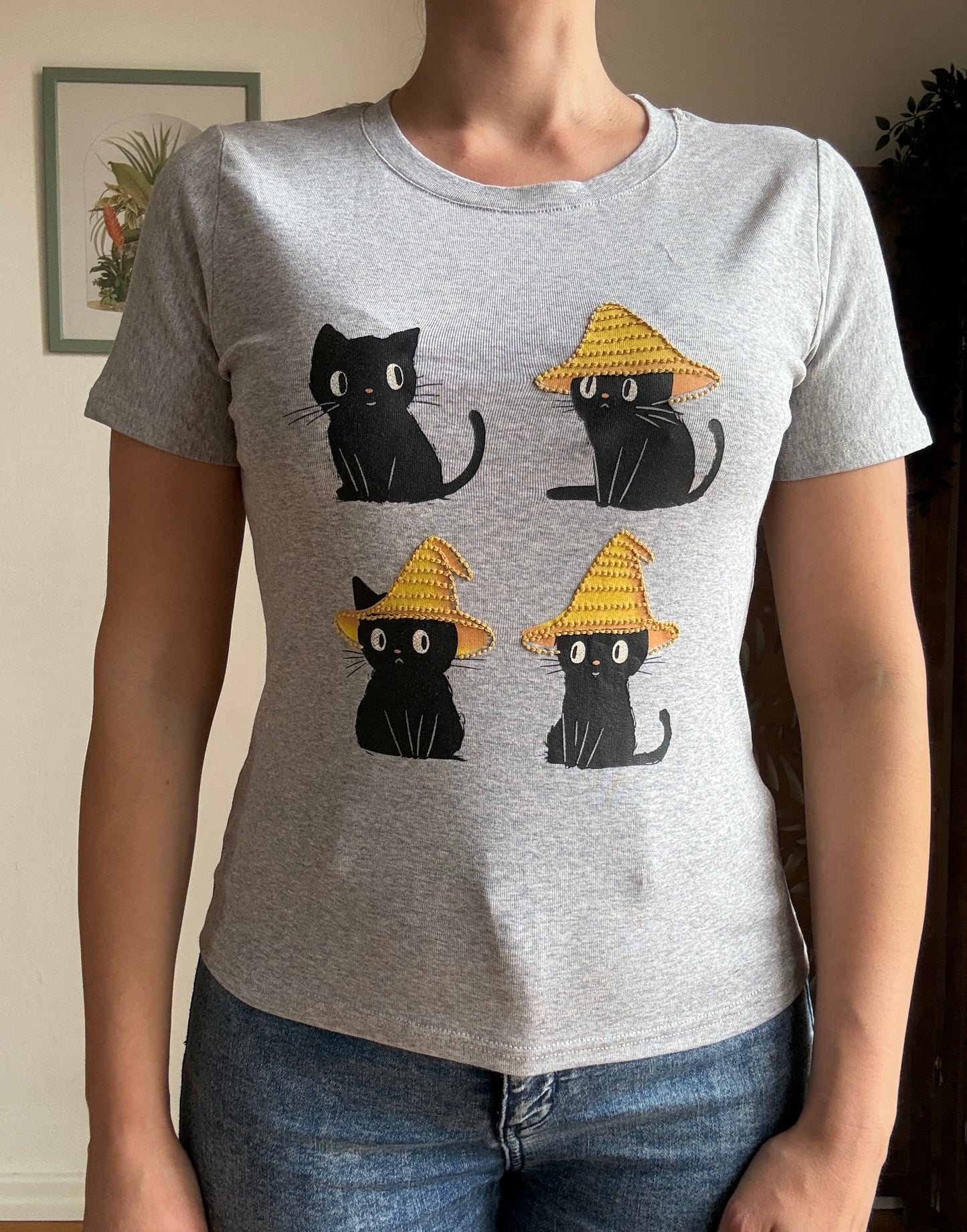 T-shirt in Cotone Gattini Magici con Applicazioni Ricamate - in 4 Colori