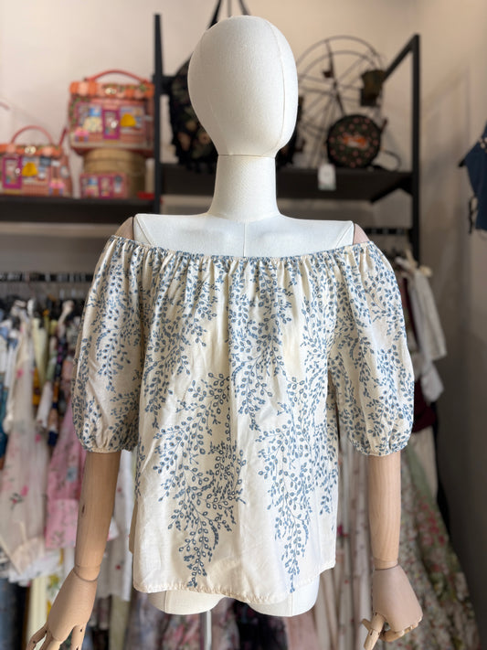Blusa in Sangallo a Motivo Botanico Celeste Traforato