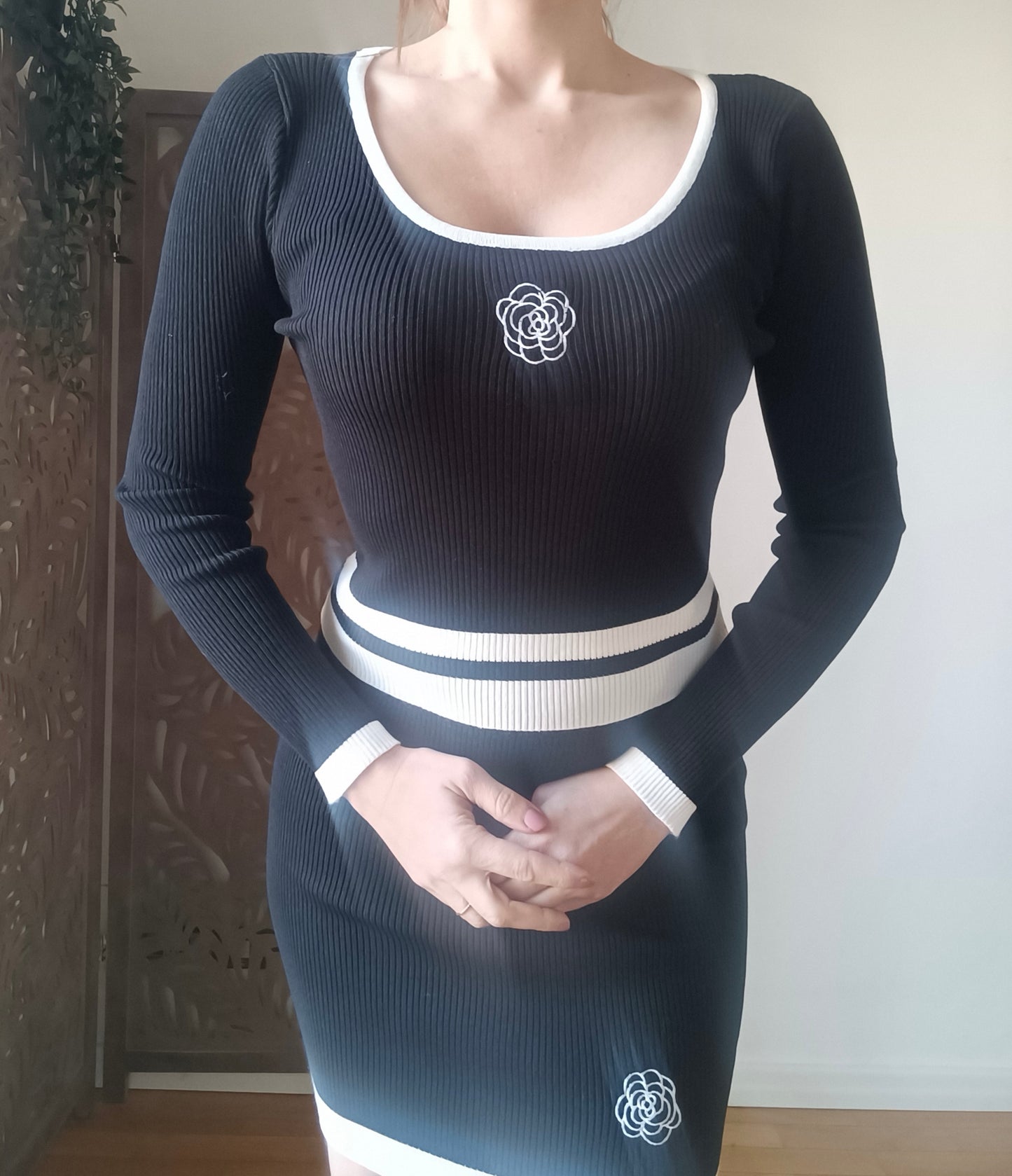 Completo Rose nero due pezzi maglia e gonna