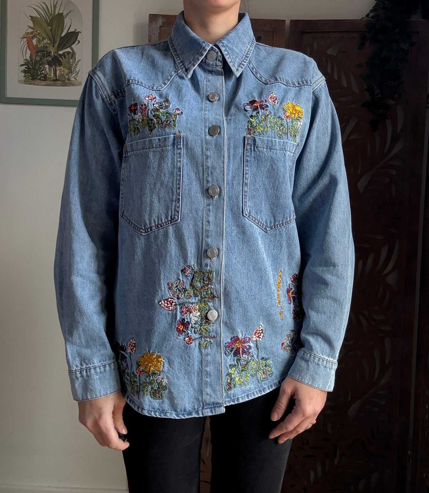Camicia Denim Wildflower con ricami floreali