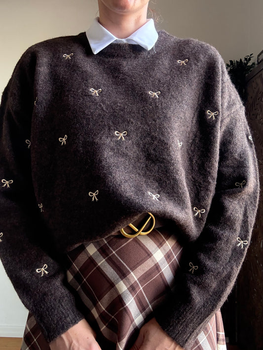 Maglione over caffè in viscosa con fiocchi ricamati
