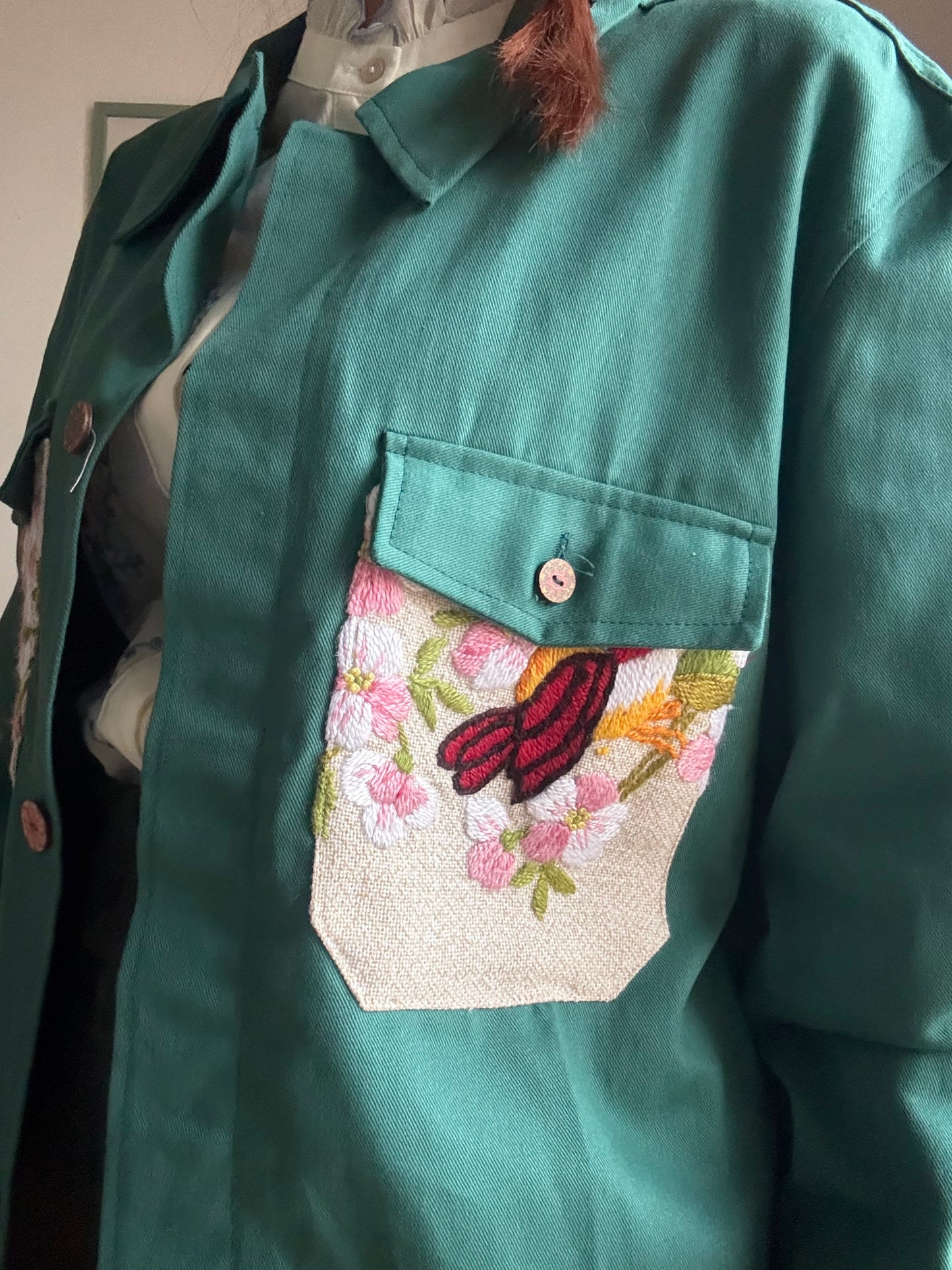 Giacca in cotone Re-Made verde con tasche ricamate unisex