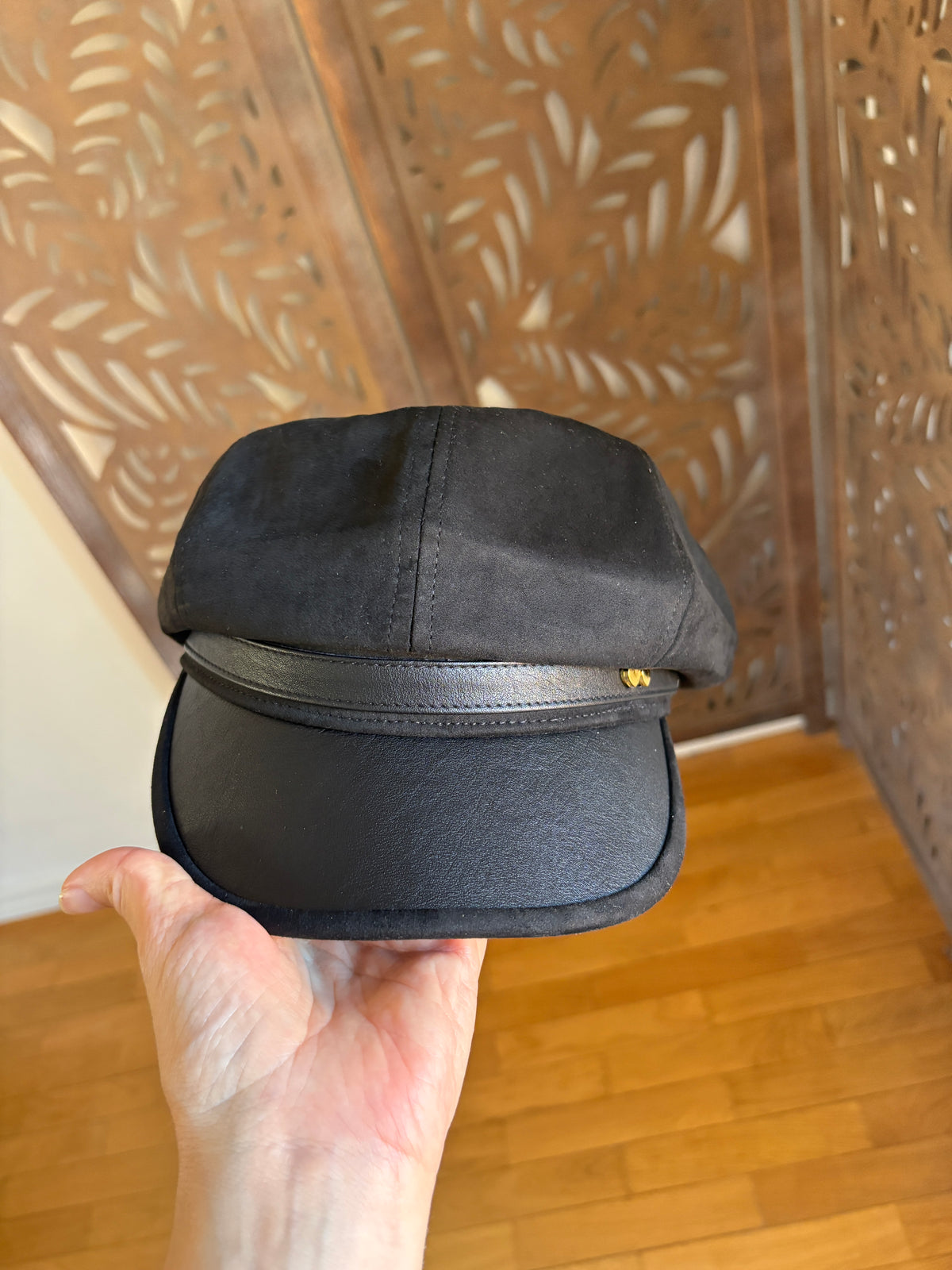 Cappello Baker Boy effetto scamosciato con cuori dorati - In 3 colori
