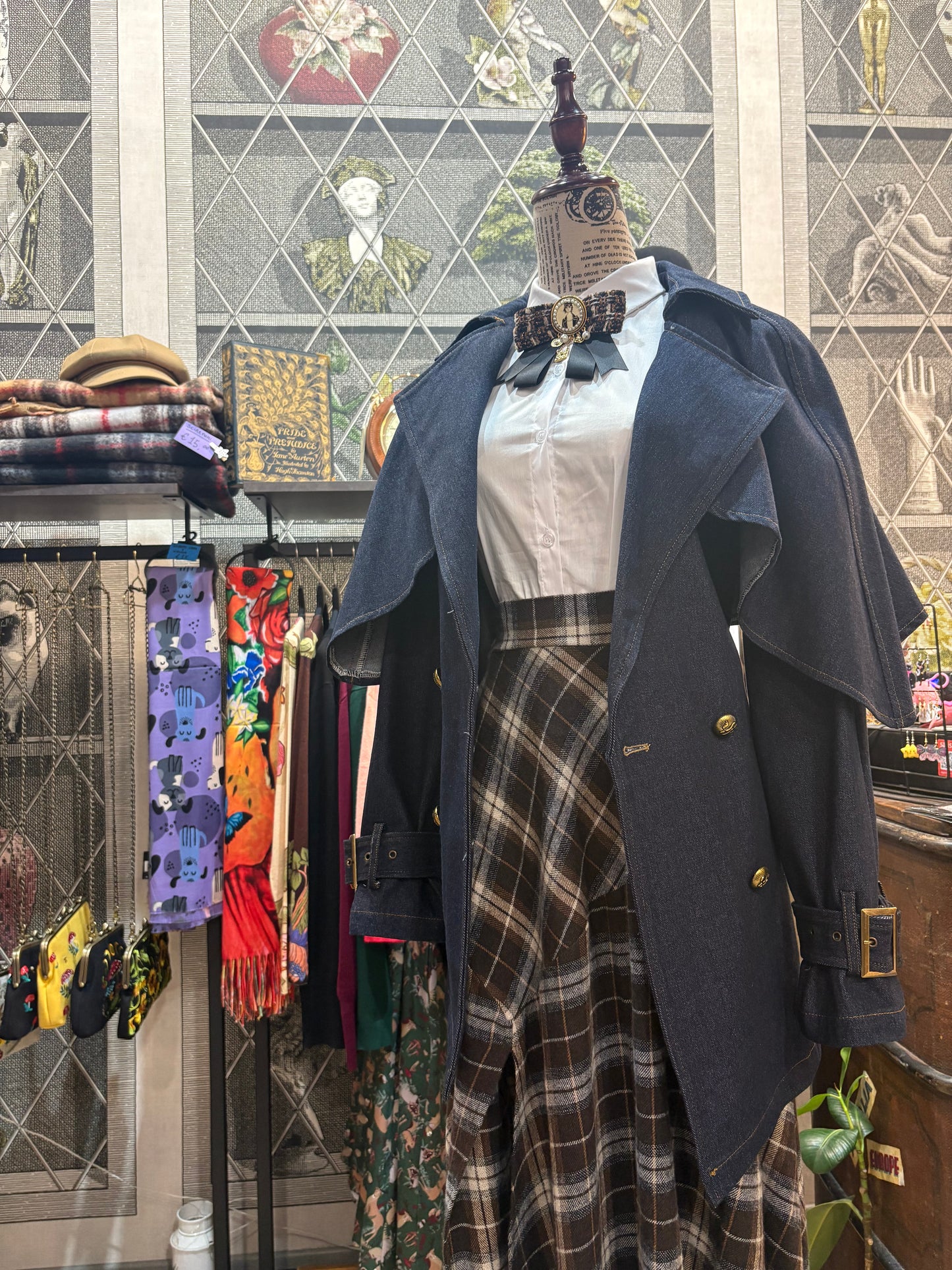 Trench coat in denim con mantellina