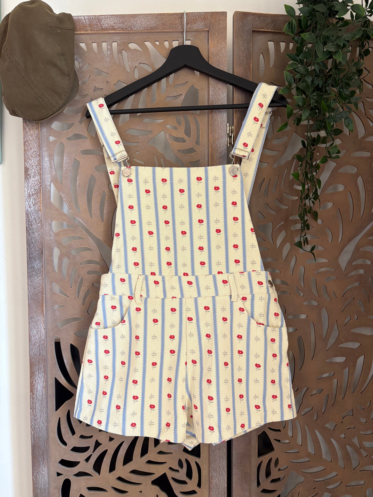 Salopette in cotone con shorts in 6 fantasie