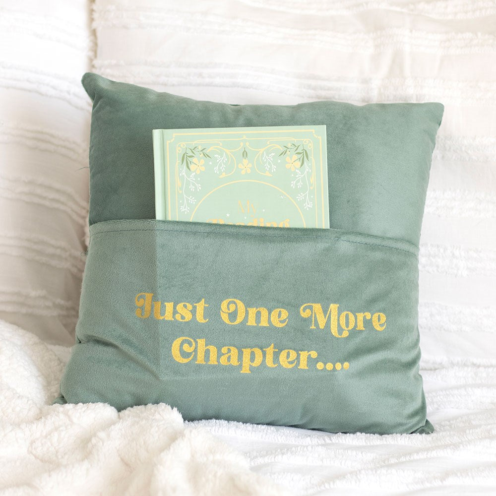 PREORDINE (In Arrivo dal 21 Luglio) Cuscino Portalibro "Just One More Chapter" – Verde Chiaro