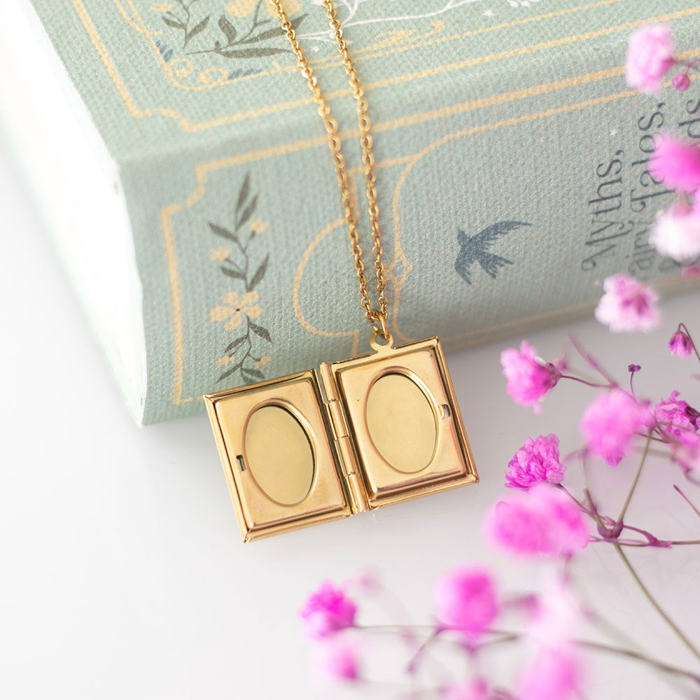 Collana Medaglione a Libro in Acciaio Color Oro in Confezione Regalo