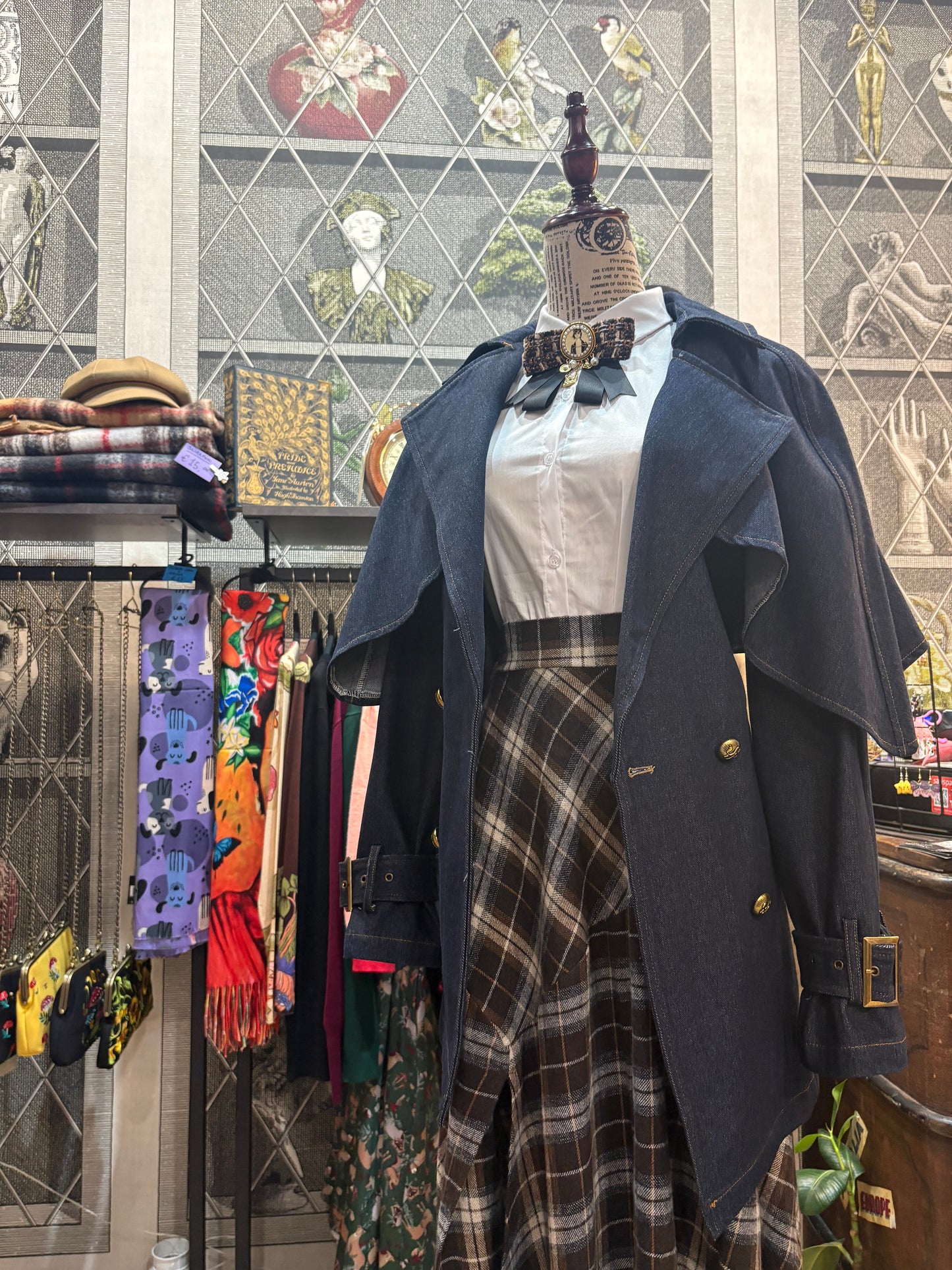 Trench coat in denim con mantellina