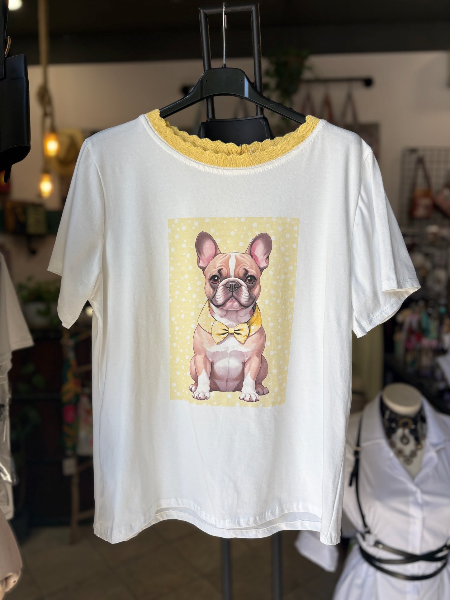 T-shirt Bianca con Bulldog Francese/Bassotto/Gatto con Colletto Smerlato Colorato