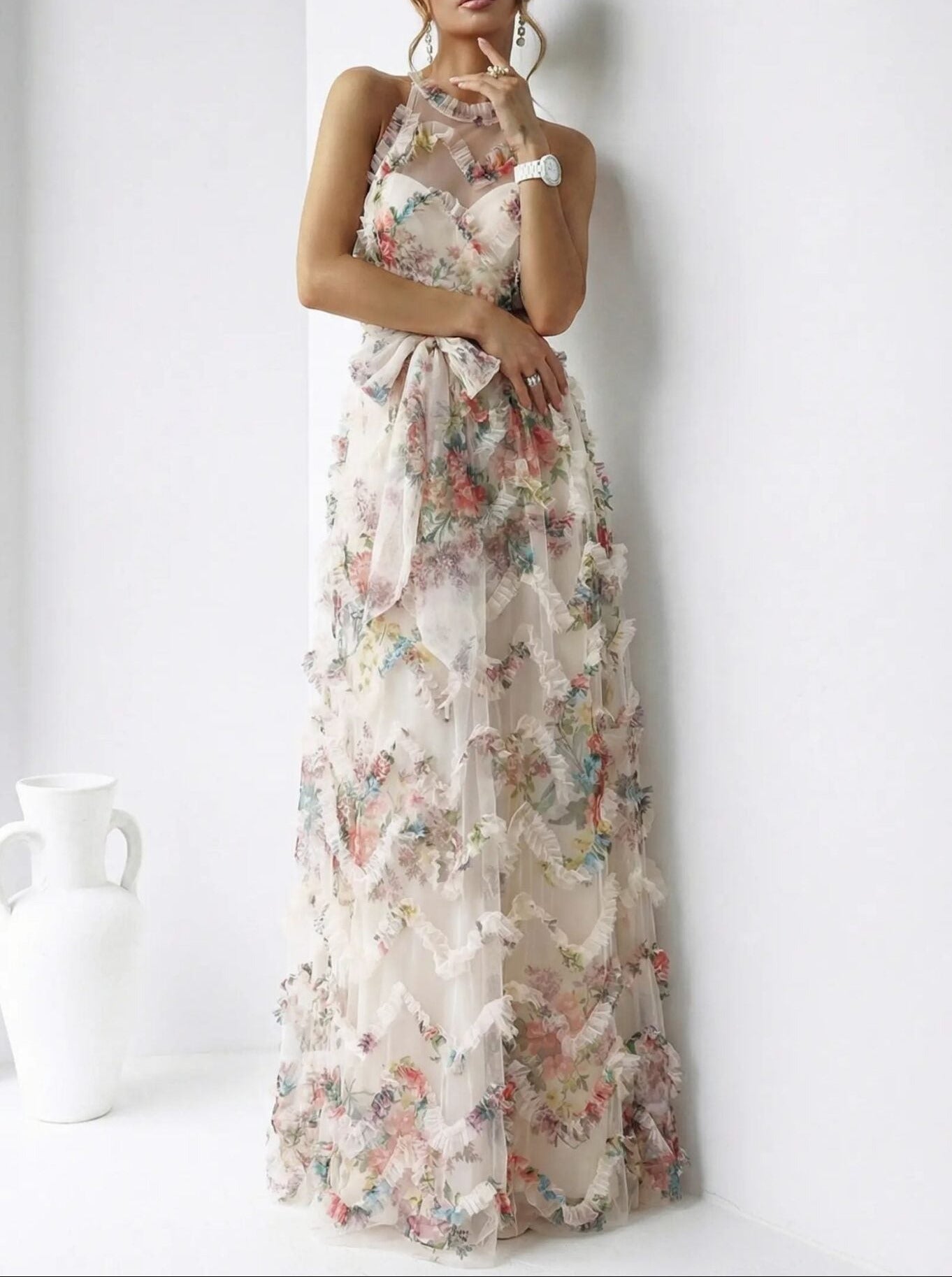 Abito Iris - Incanto Floreale: Abito Lungo in Tulle con Volant - Beige