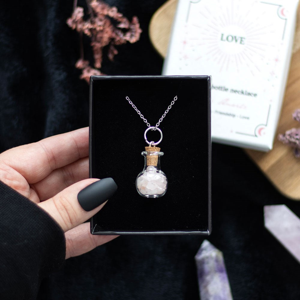 PREORDINE (Disponibile dal 27 Agosto) Collana dell'Amore con Bottiglietta di Pozione e Quarzo Rosa – Collezione "Crystal Witch"