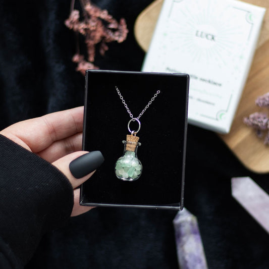 Collana Portafortuna con Bottiglietta di Pozione e Avventurina Verde – Collezione "Crystal Witch"