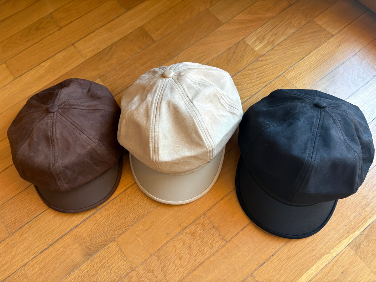 Cappello Baker Boy effetto scamosciato con cuori dorati - In 3 colori