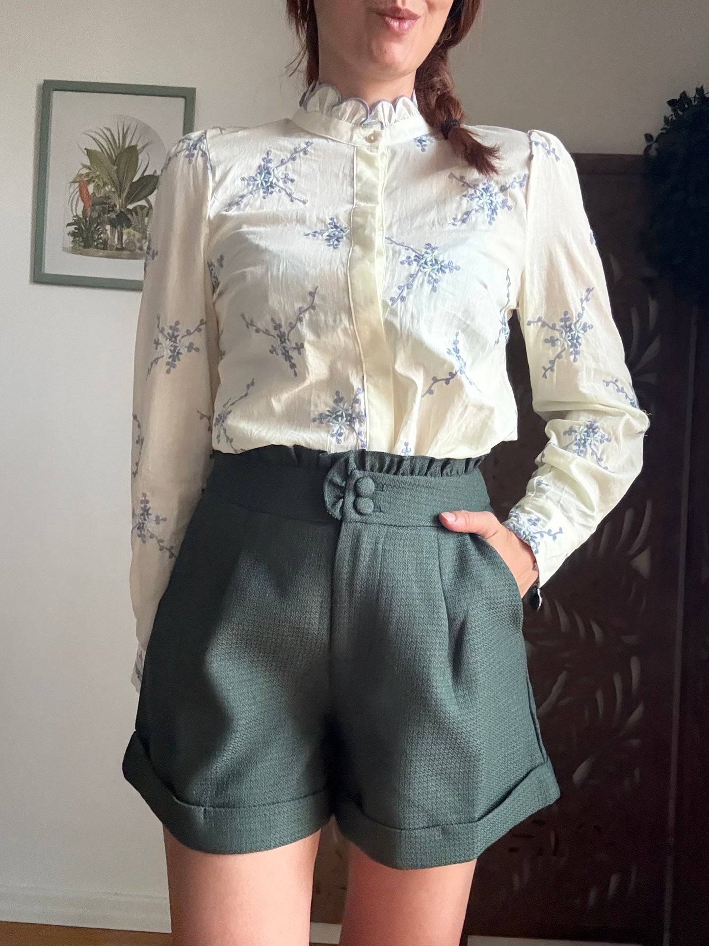 Shorts a revers con volant verdi