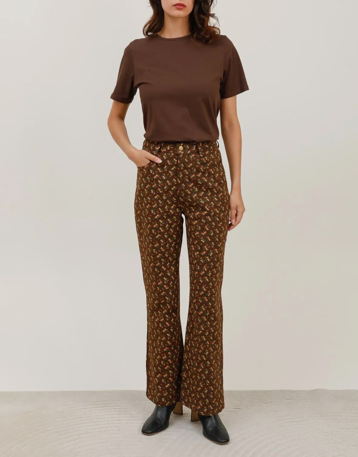 Jeans marroni floreali vita alta a gamba larga