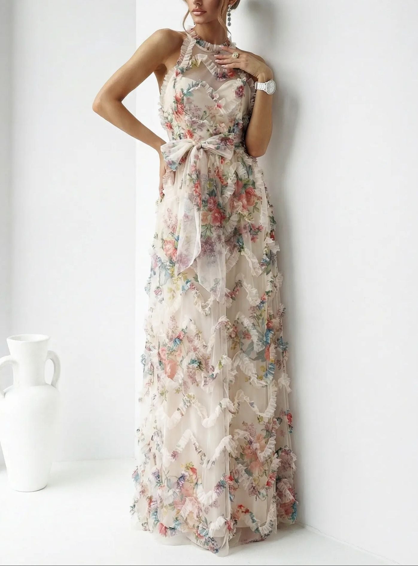 Abito Iris - Incanto Floreale: Abito Lungo in Tulle con Volant - Beige