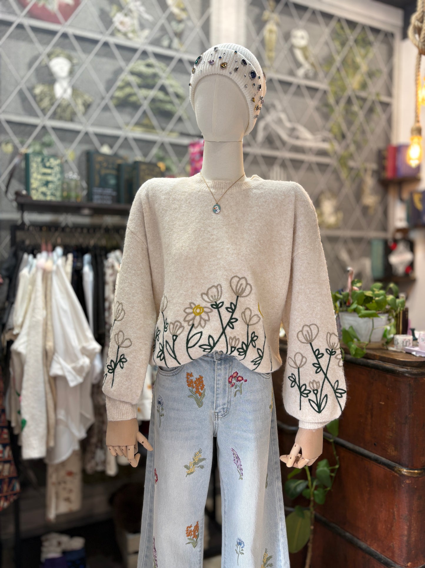 Maglione "Jardin d’Hiver" – Fascino Francese e Dettagli Floreali