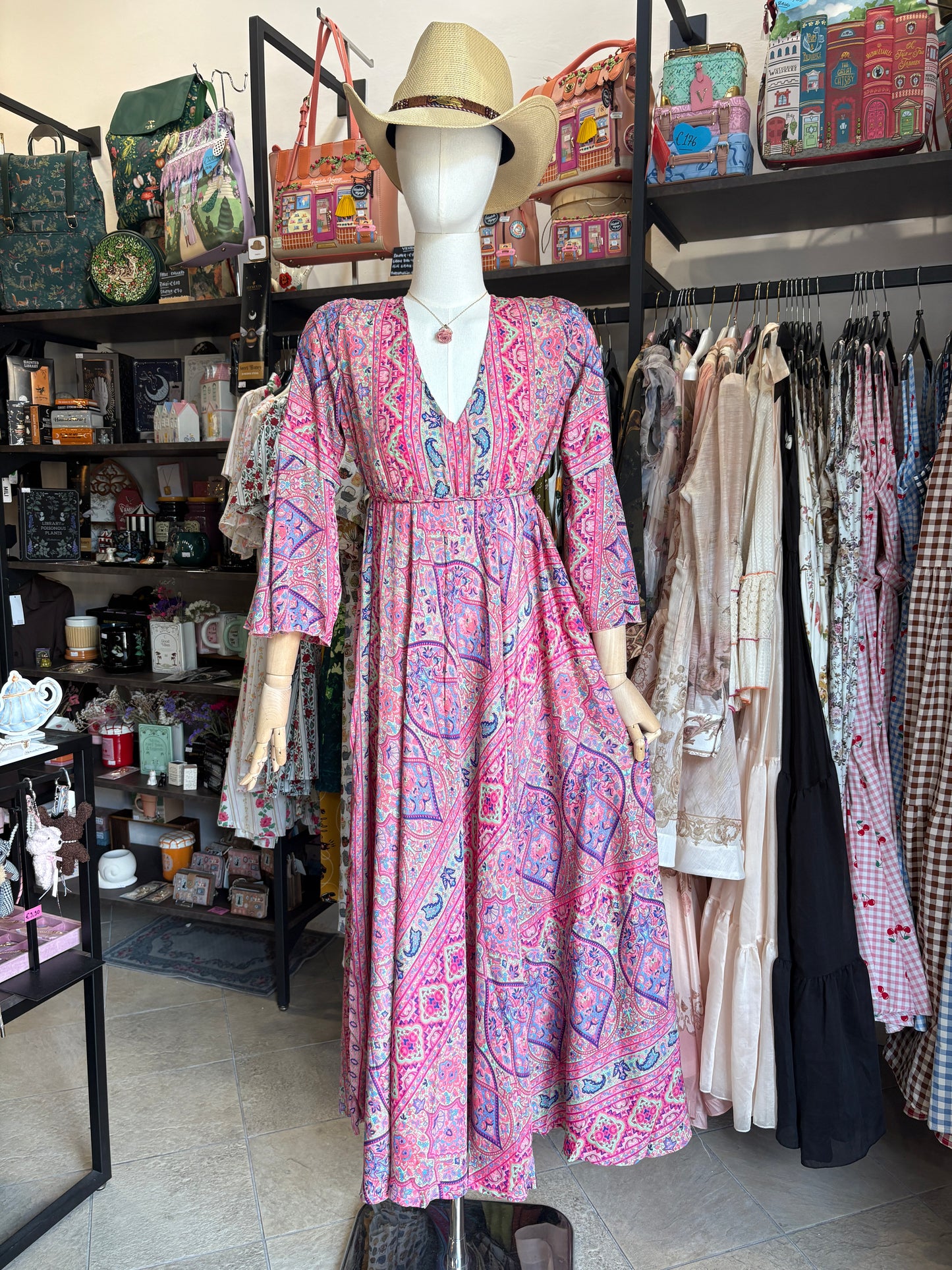 Abito Lungo Stile Indiano Boho-Chic – Vestito Maxi con Schiena Scoperta e Maniche a Campana (Disponibile in 3 Varianti Colore)