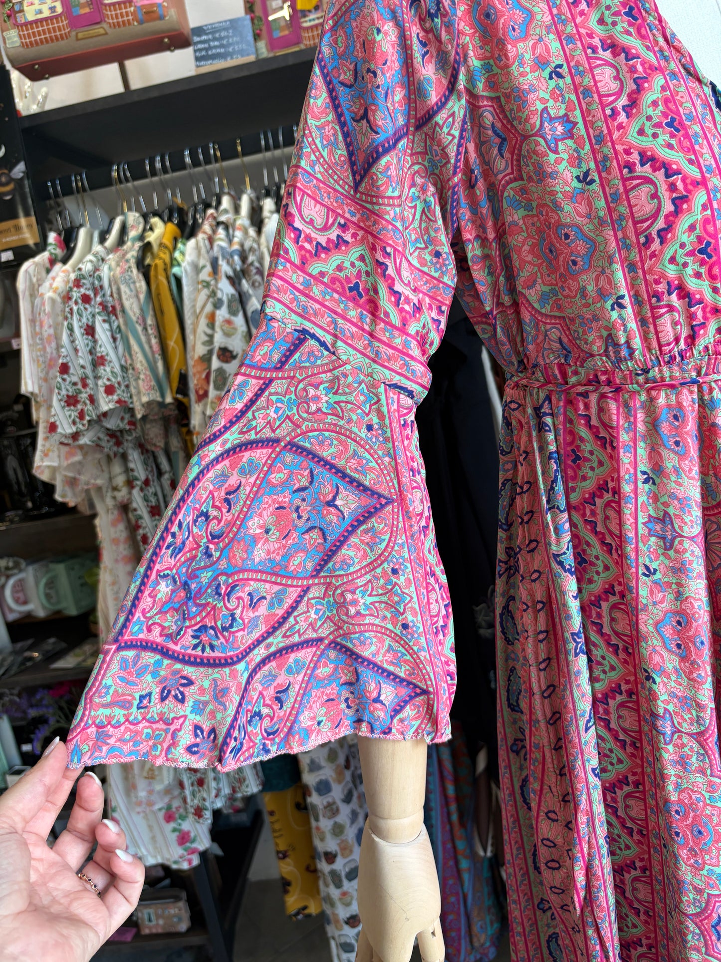 Abito Lungo Stile Indiano Boho-Chic – Vestito Maxi con Schiena Scoperta e Maniche a Campana (Disponibile in 3 Varianti Colore)