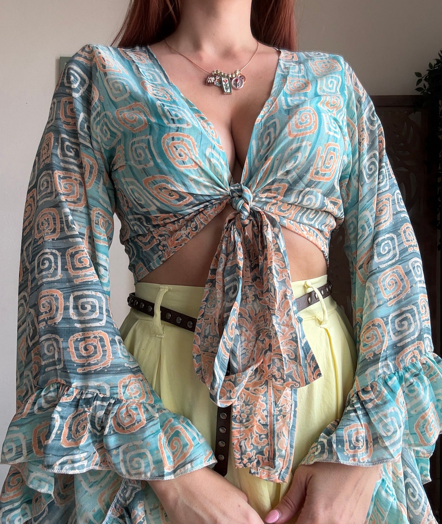 Blusa Boho-Chic con Maniche a Campana - In 4 Colori