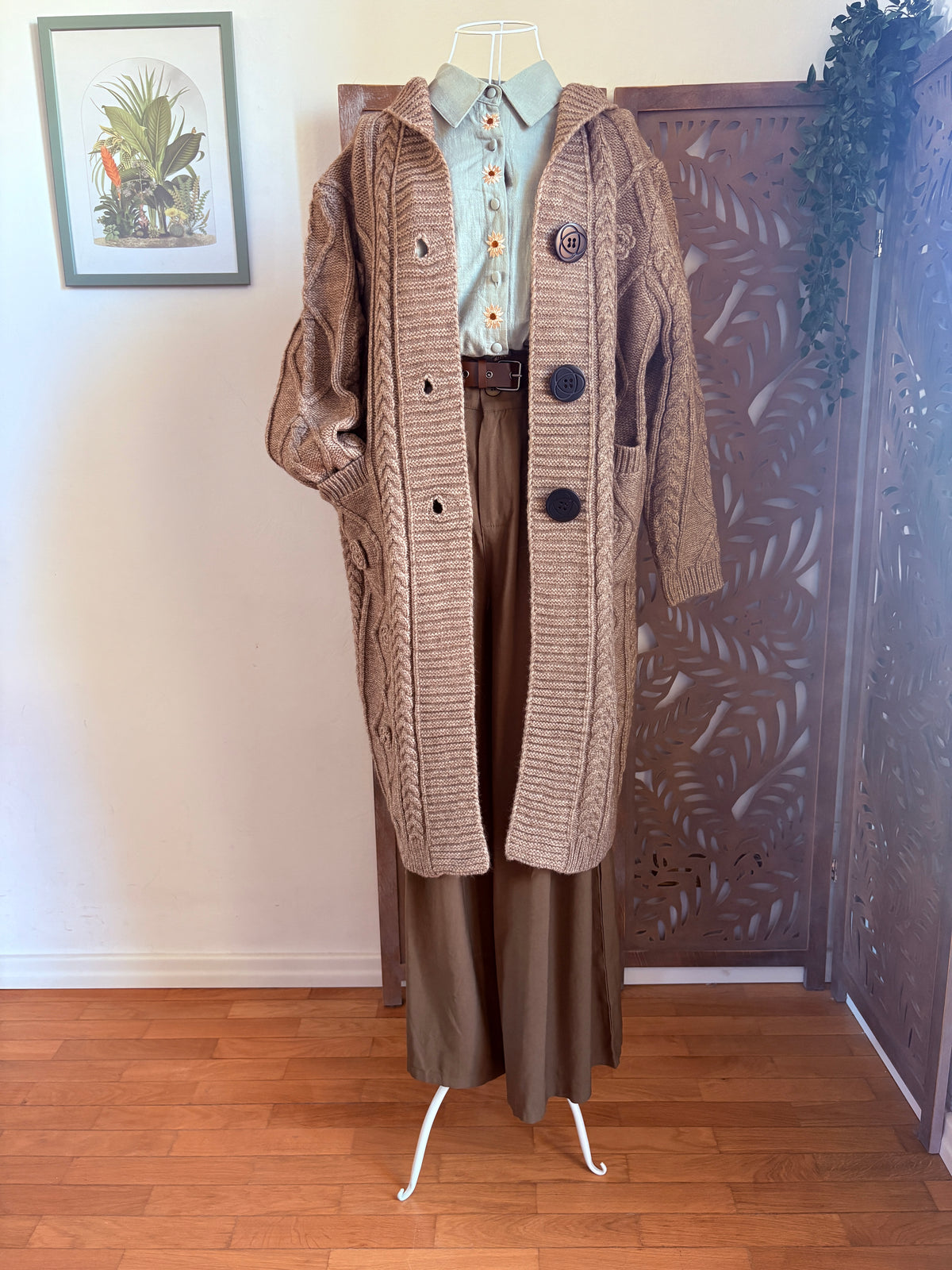 Cardigan lungo a trecce con cappuccio e rose in maglia - In 3 colori